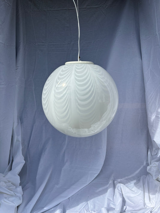 Sjælden vintage Murano pendel rund i hvid peacock 40 cm
