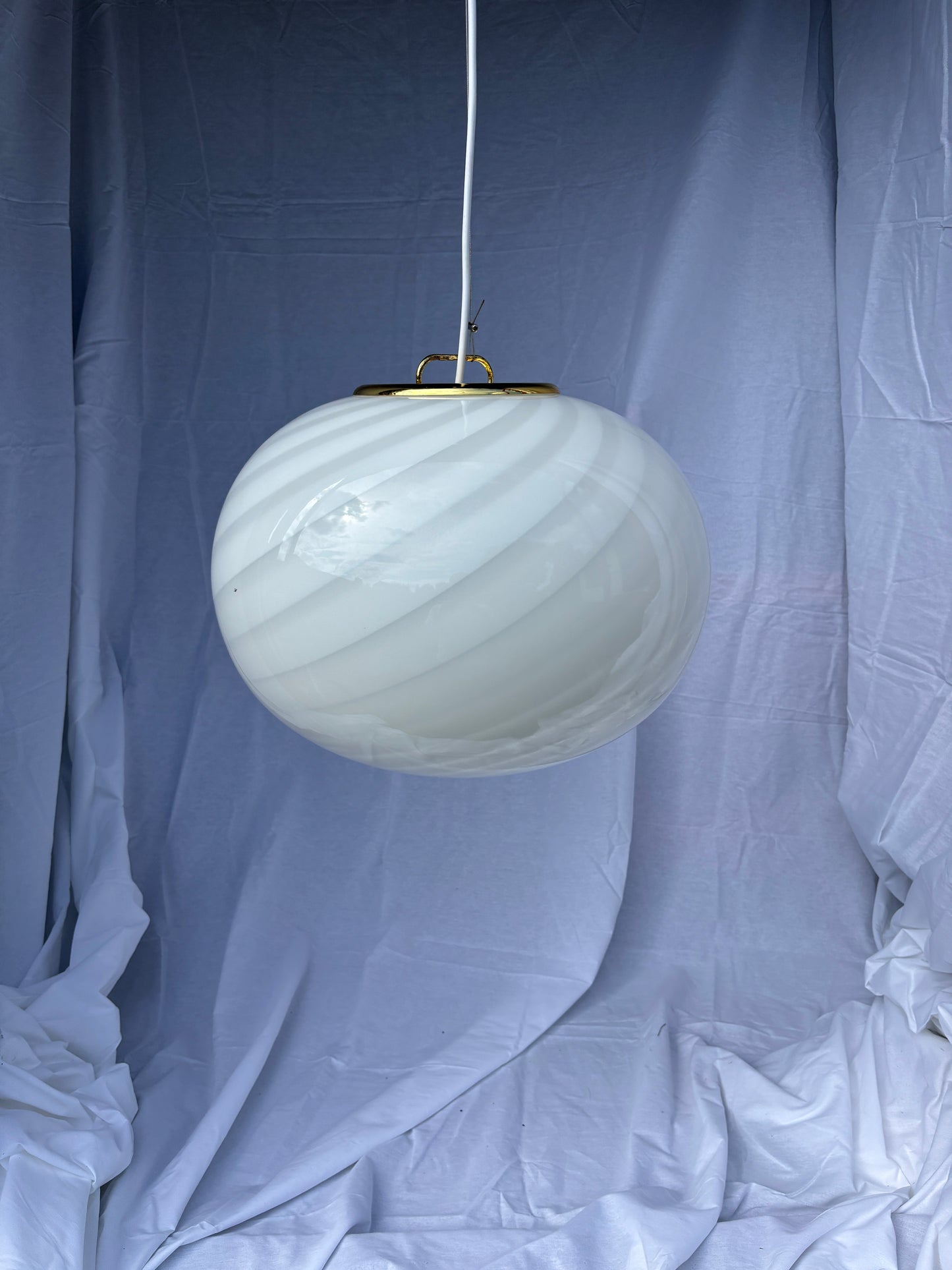 Vintage Murano pendel oval med hvid swirl 43 cm