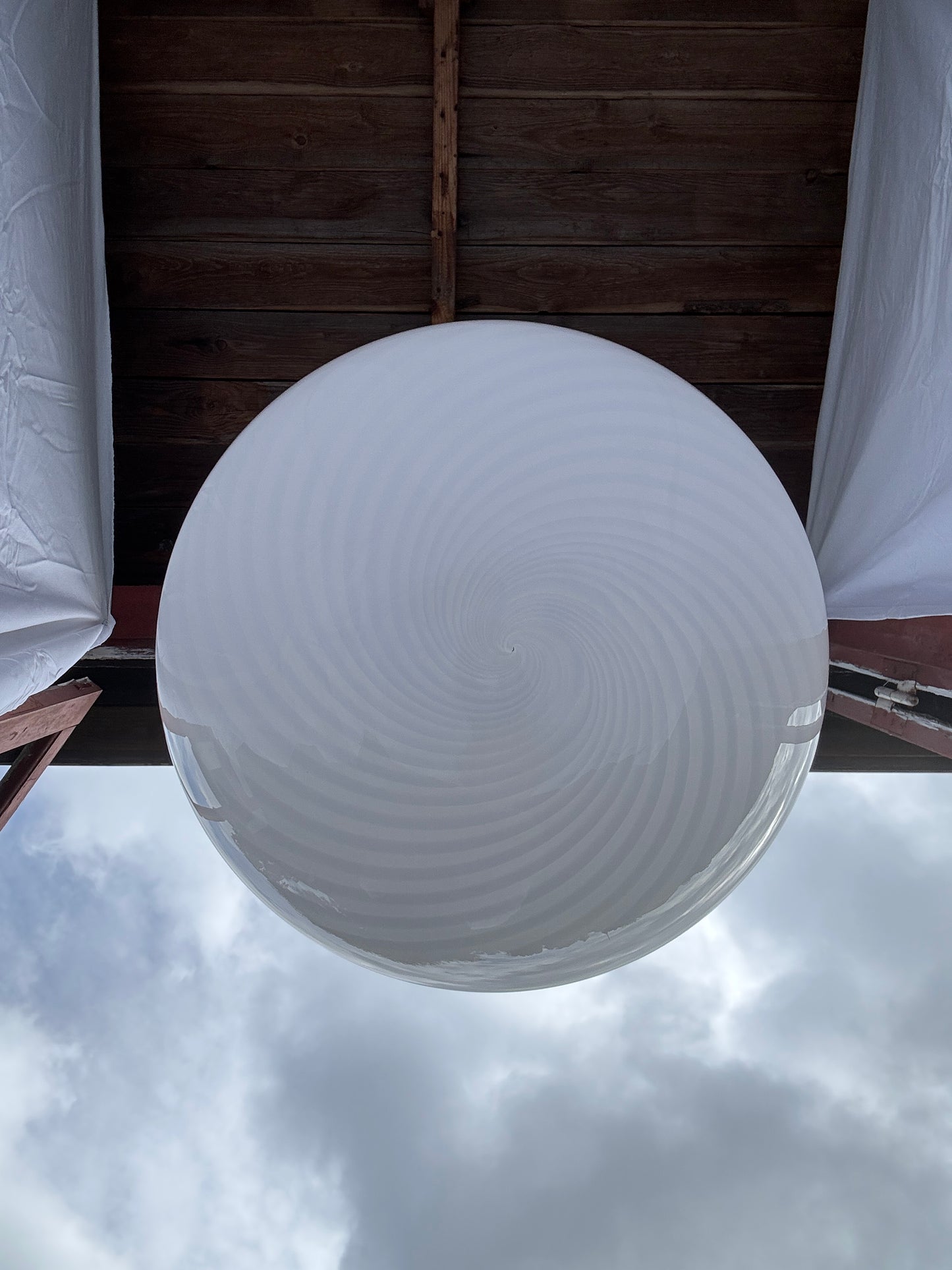 Vintage Murano pendel oval med hvid swirl 40 cm
