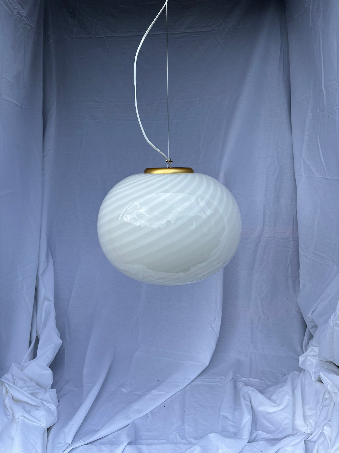 Vintage Murano pendel oval med hvid swirl 40 cm