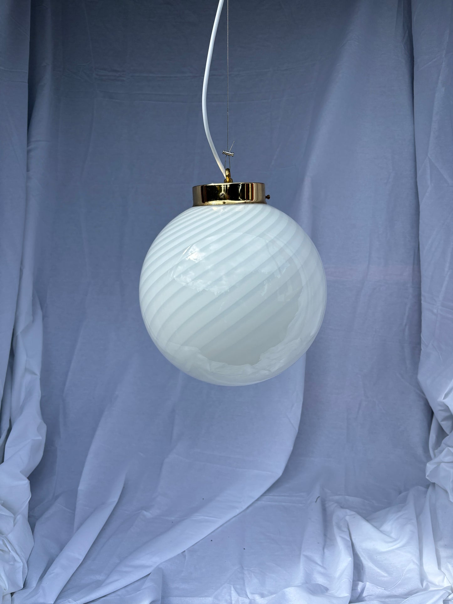 Vintage Murano pendel rund med hvidt swirl 30 cm