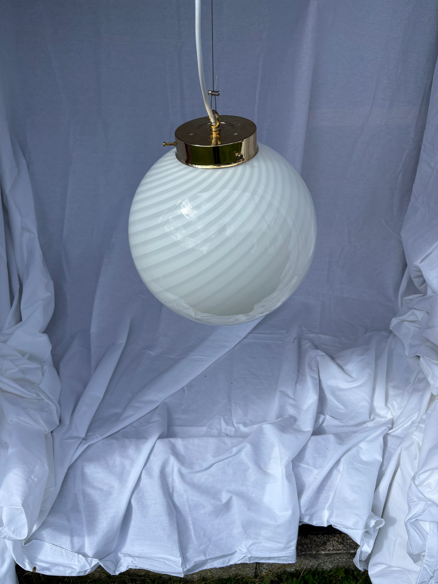Vintage Murano pendel rund med hvidt swirl 30 cm