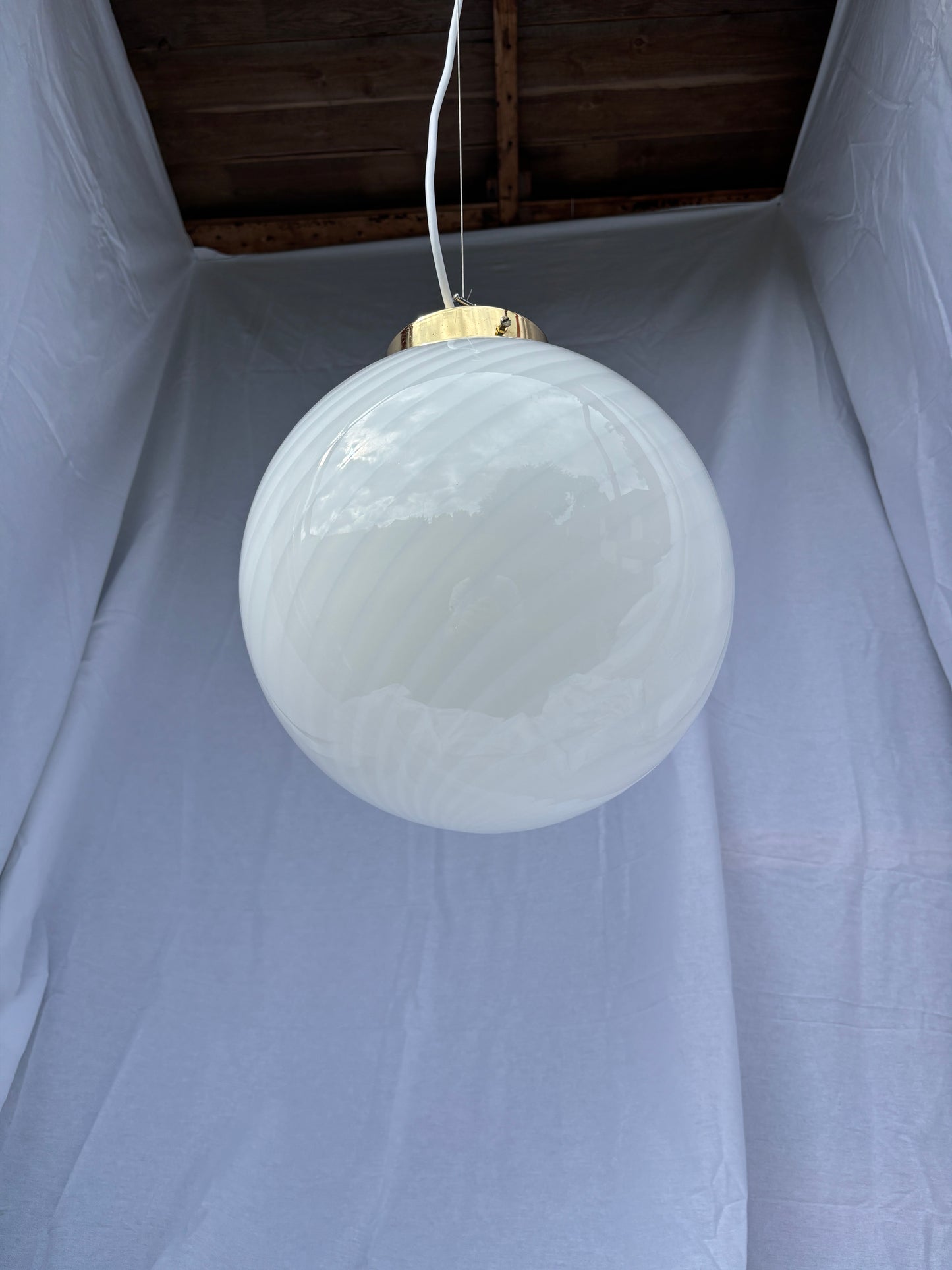 Vintage Murano pendel rund med hvidt swirl 30 cm