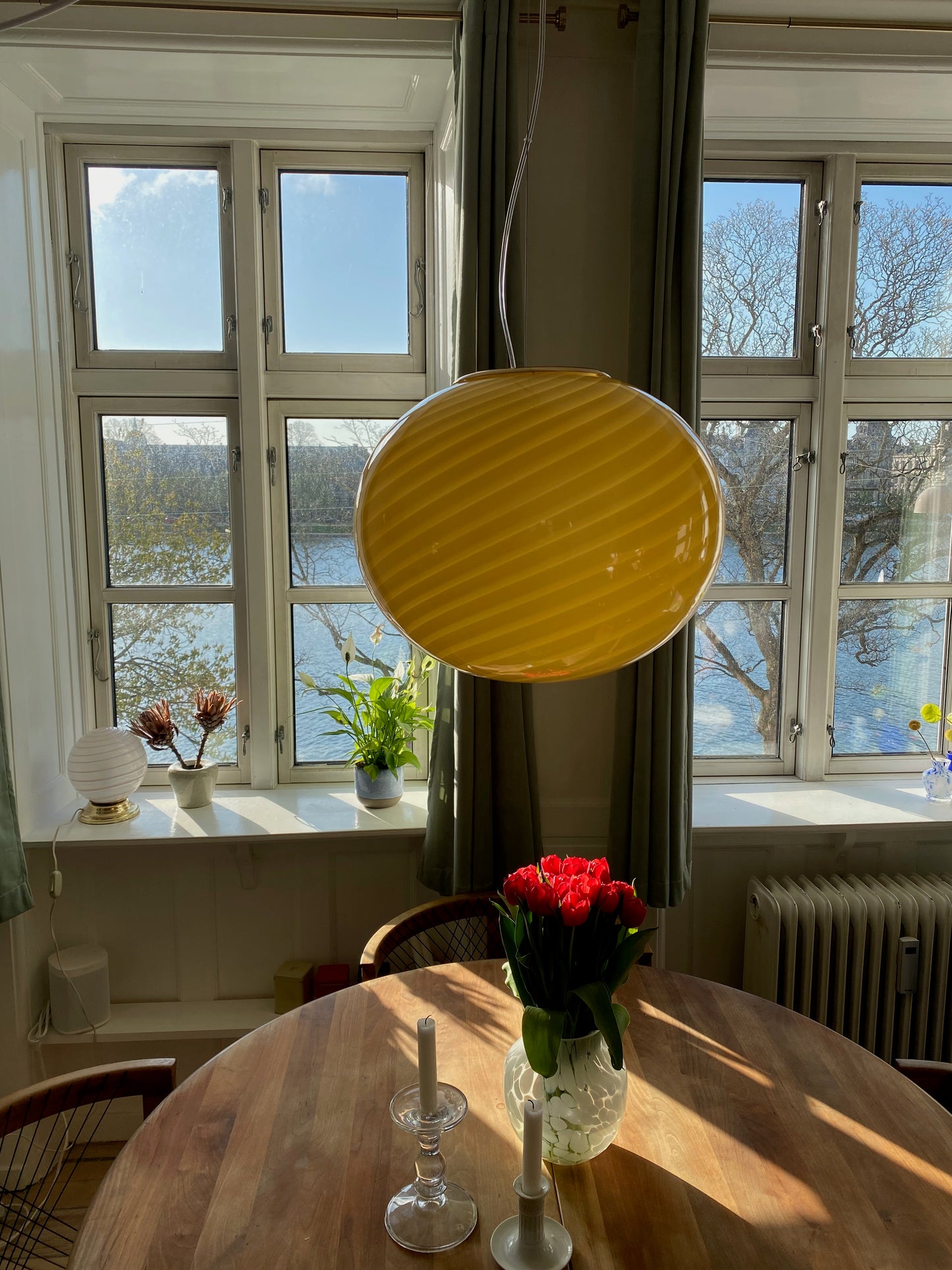 Oval Murano loftslampe i solgul swirl rigadin 40 cm
