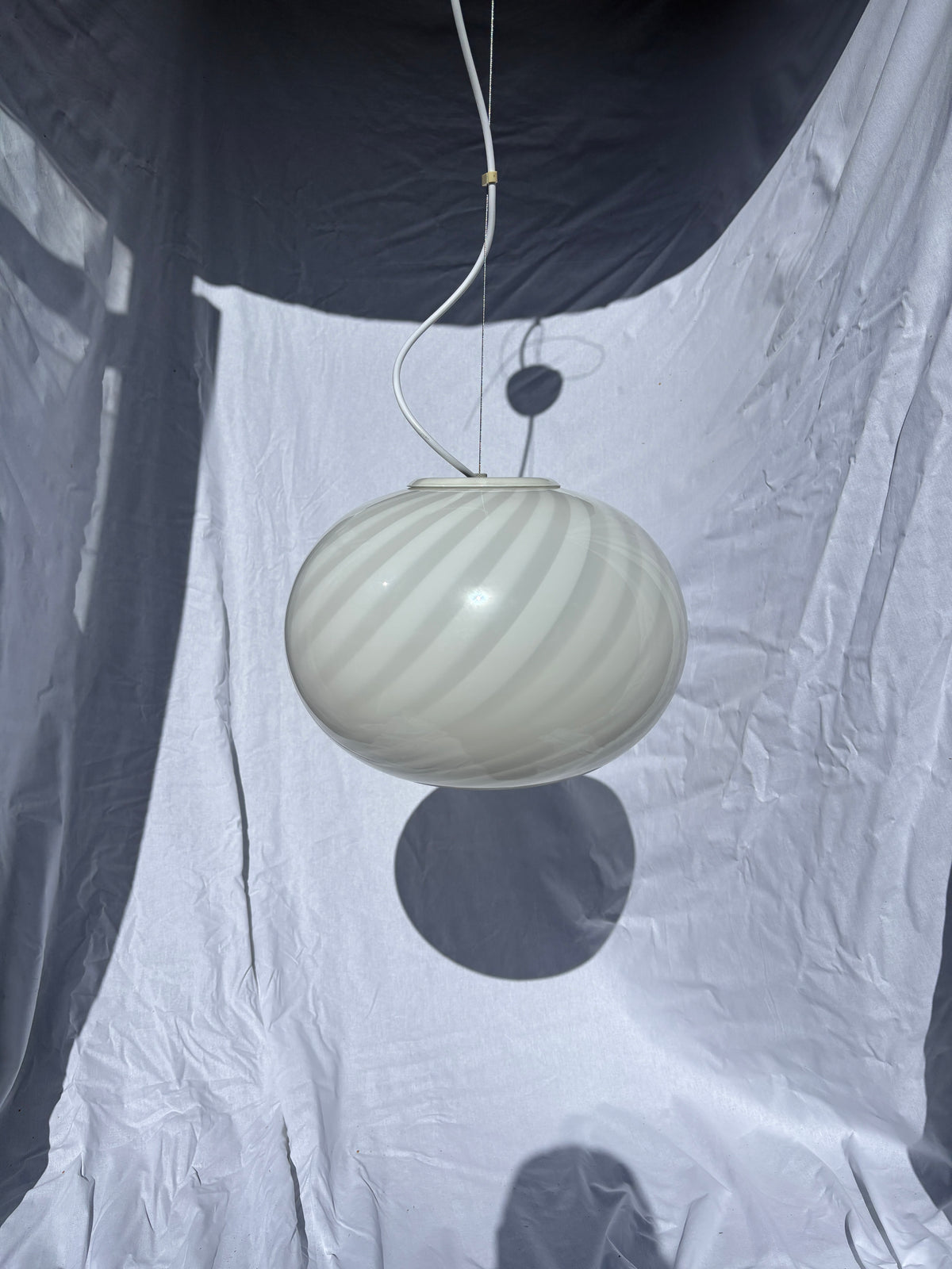 Vintage Murano pendel oval med hvid swirl 35 cm