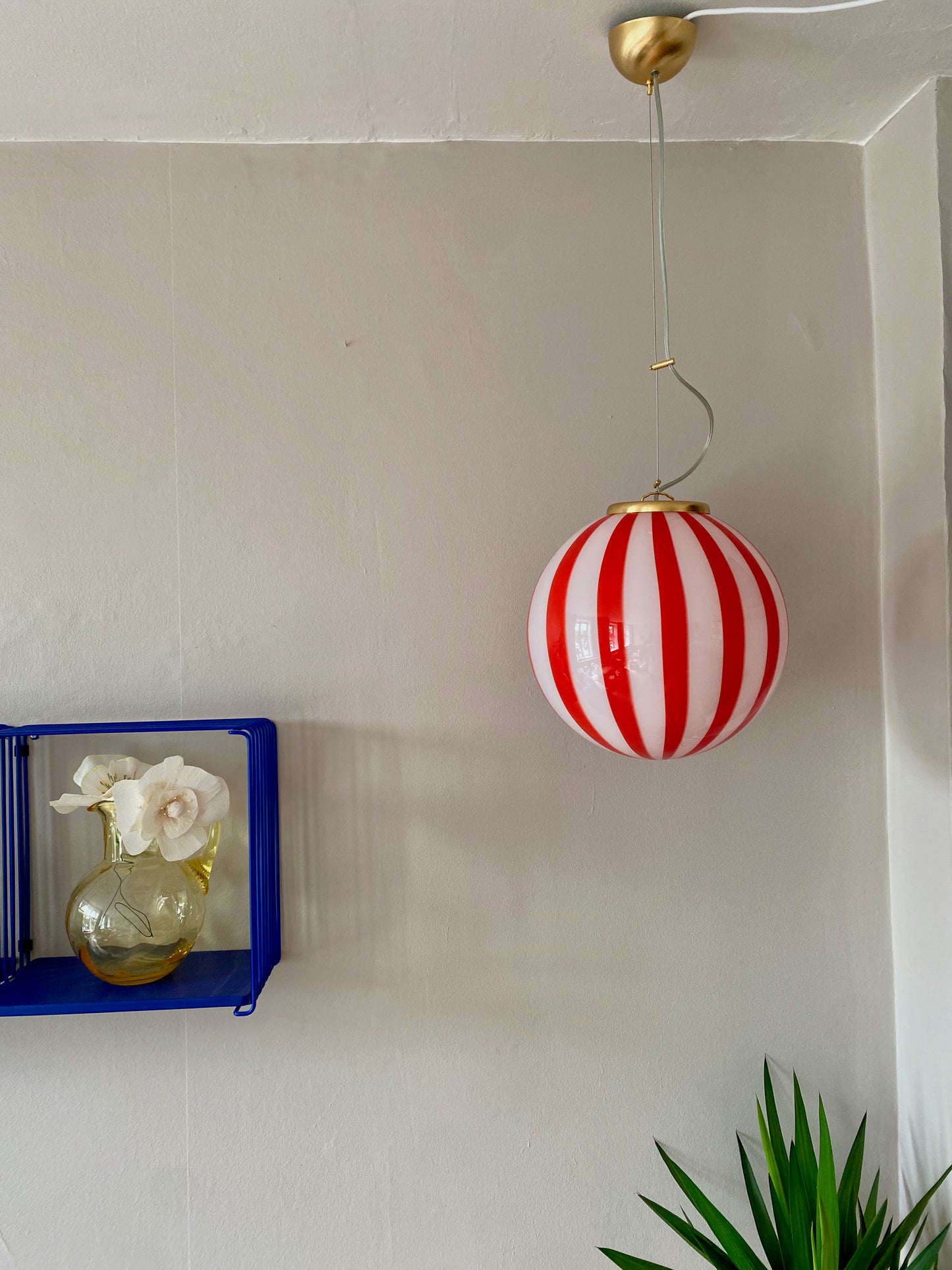 Murano loftslampe med røde vertikale striber i 30 cm