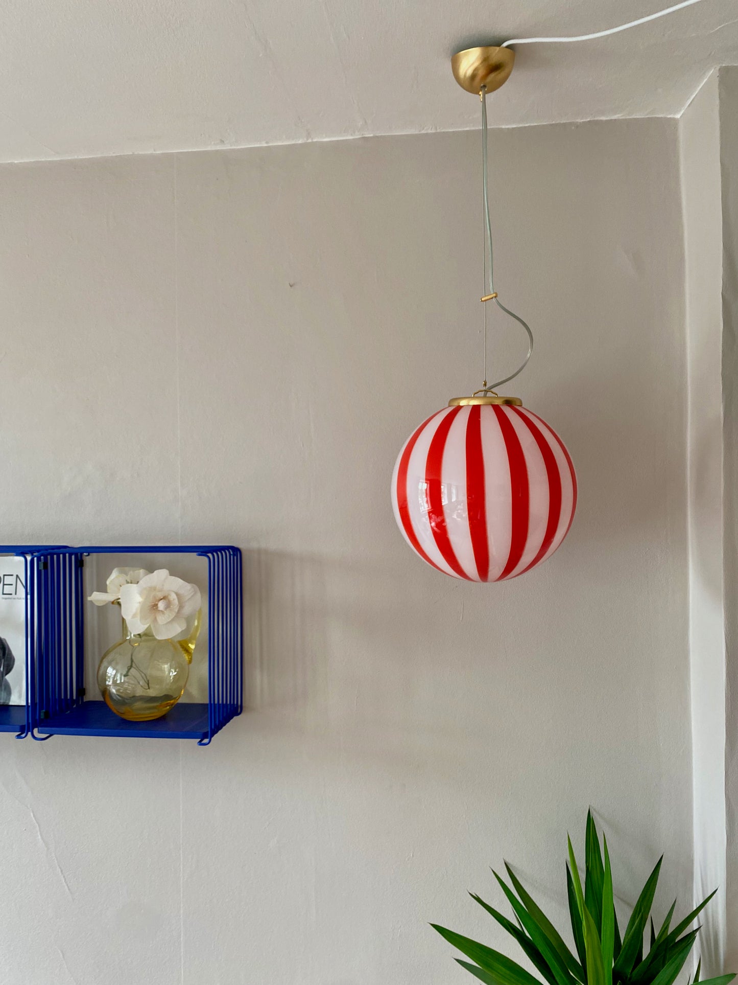Murano loftslampe med røde vertikale striber i 30 cm