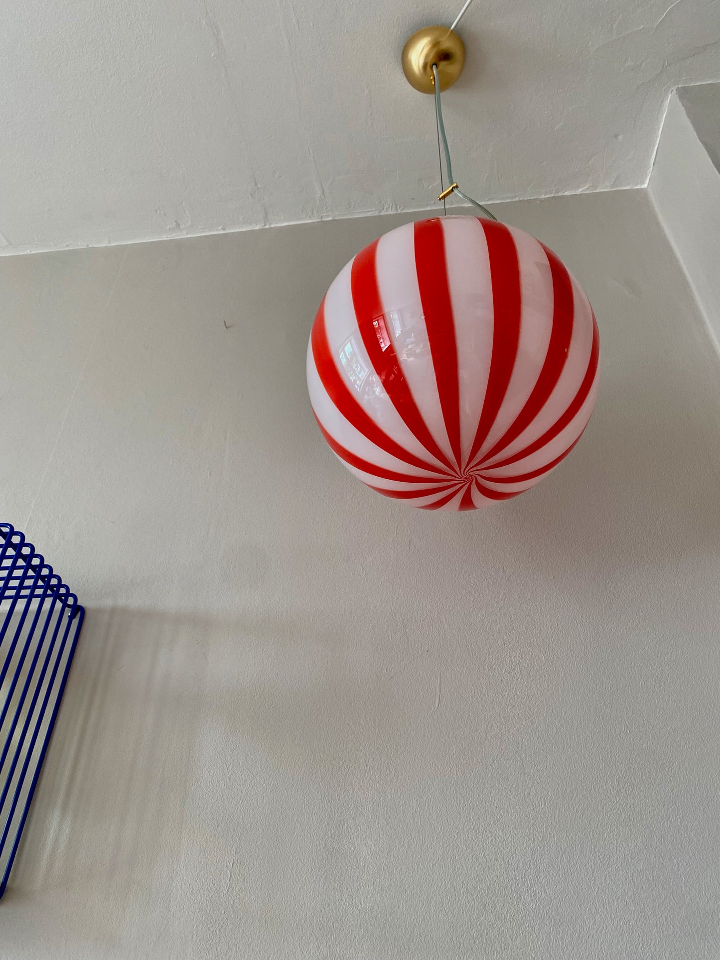 Murano loftslampe med røde vertikale striber i 30 cm