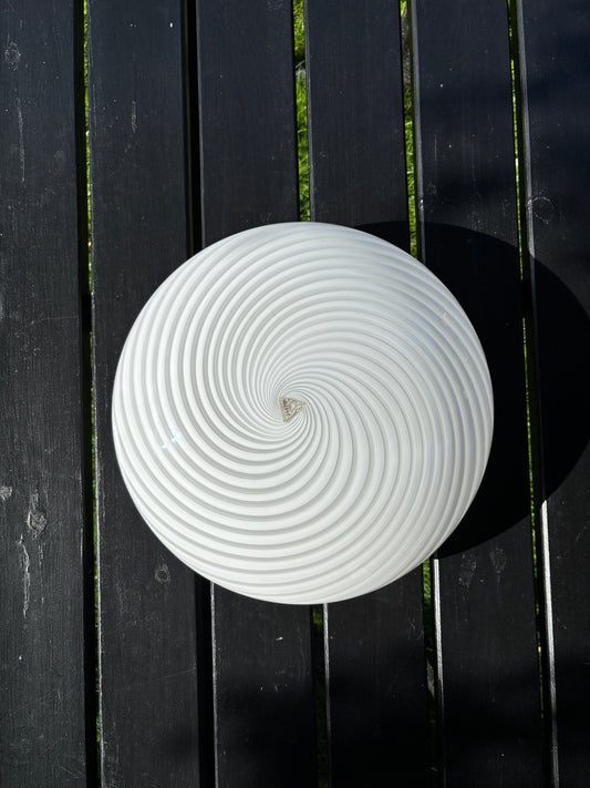 Vintage Murano plafond i hvid swirl 38 cm med originalt Murano klistermærke.