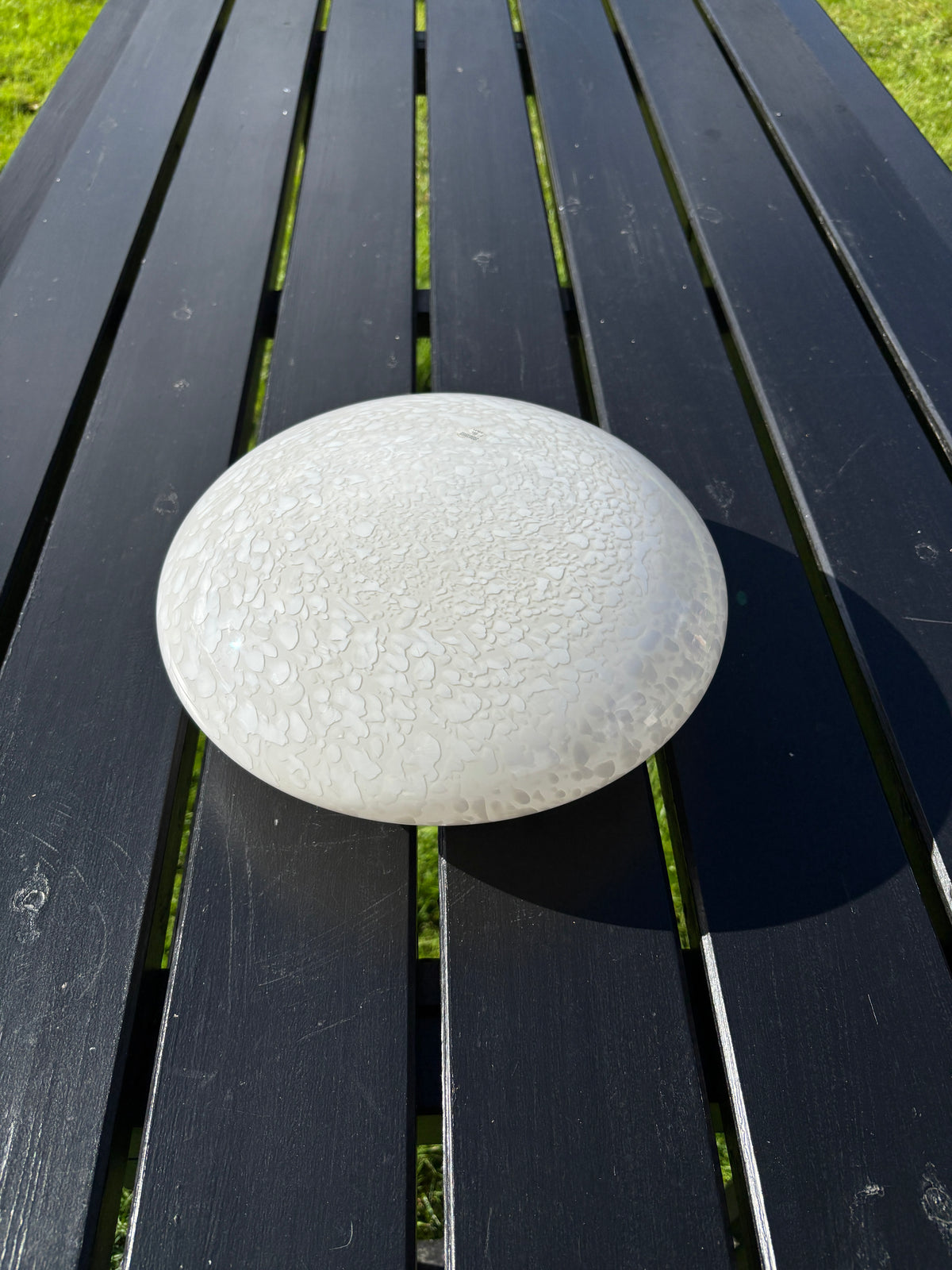 Vintage Murano plafond  i en smuk hvid farve med perlemor mønster 30 cm