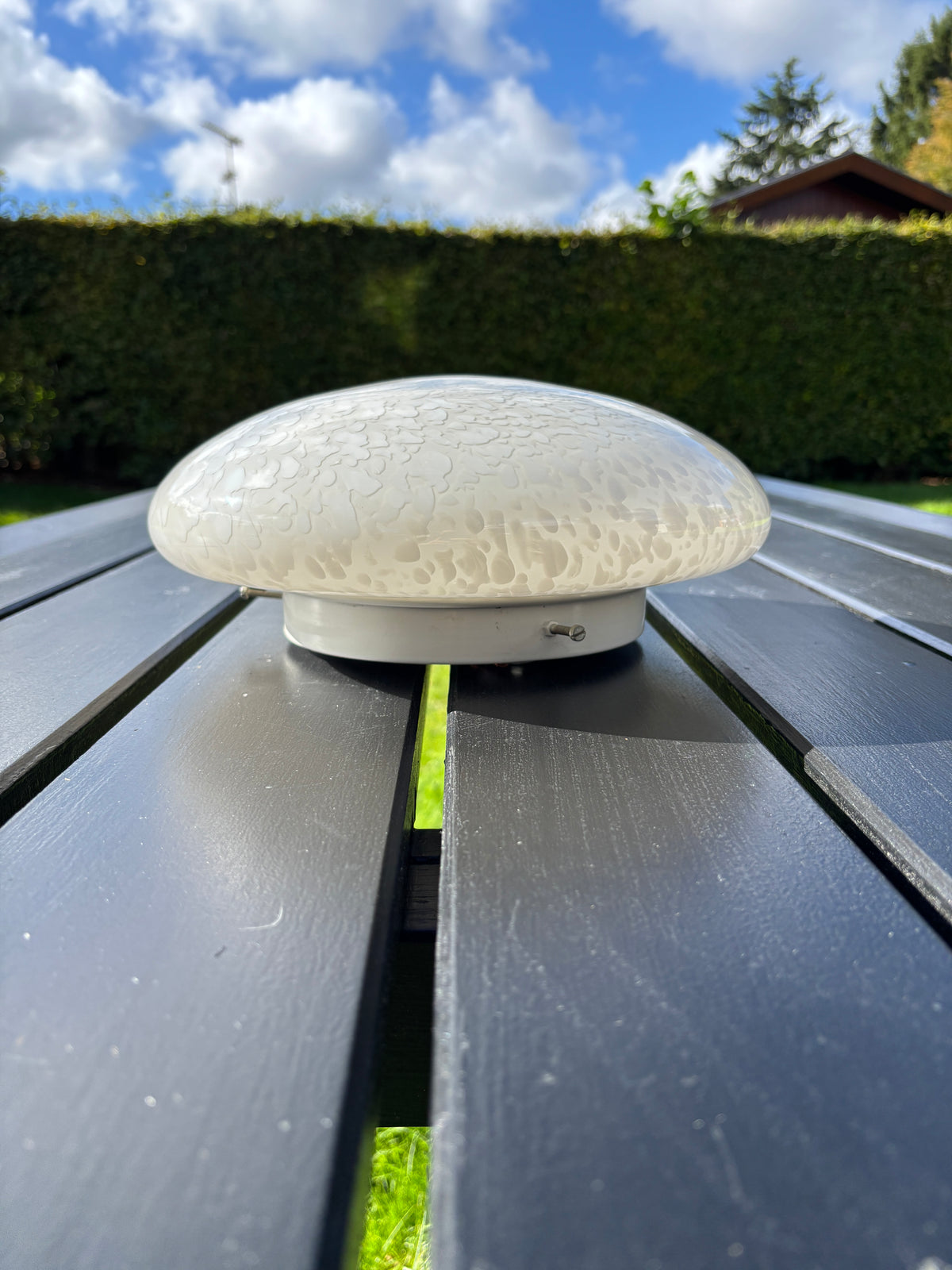 Vintage Murano plafond  i en smuk hvid farve med perlemor mønster 30 cm