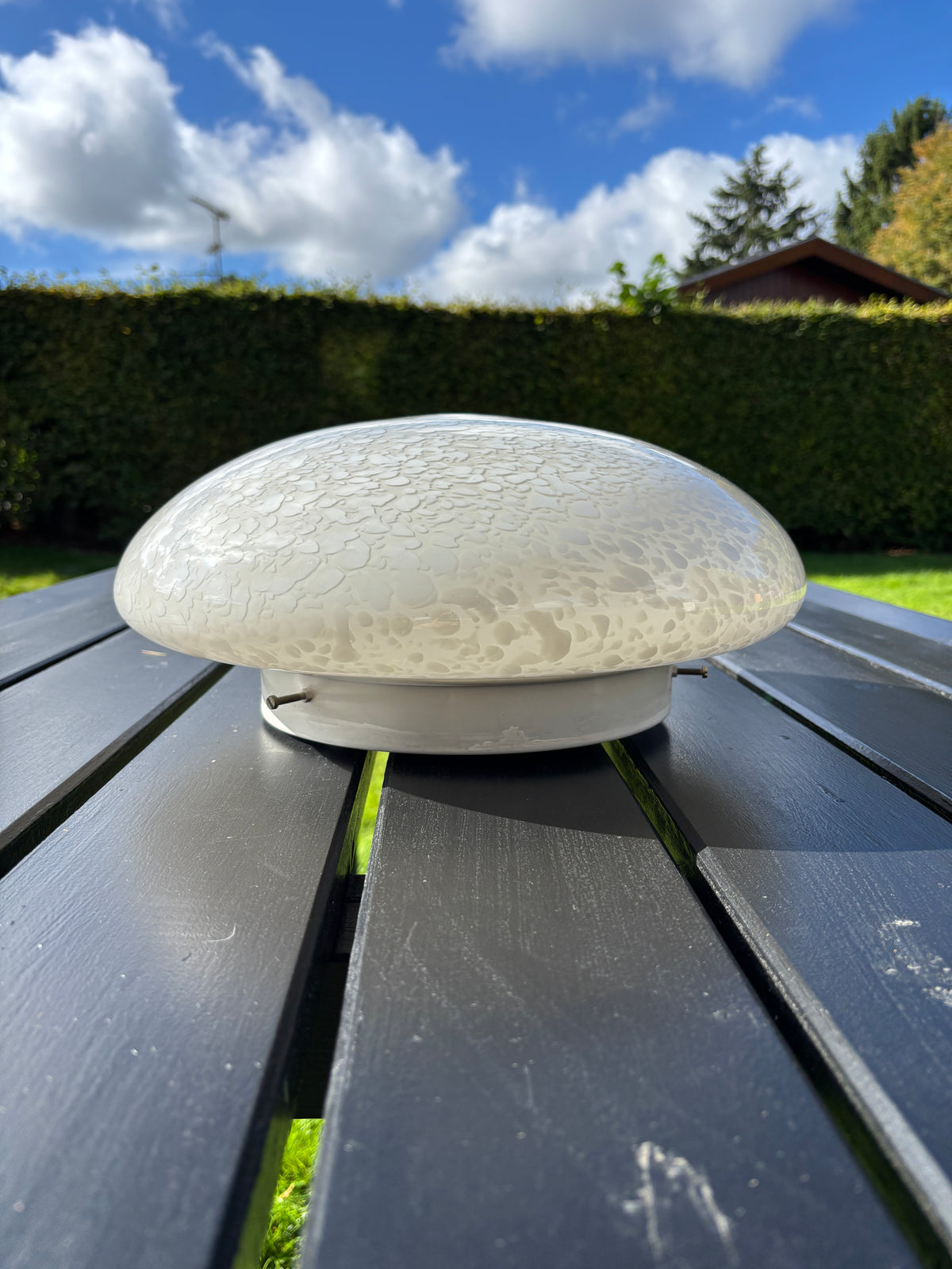 Vintage Murano plafond  i en smuk hvid farve med perlemor mønster 40 cm