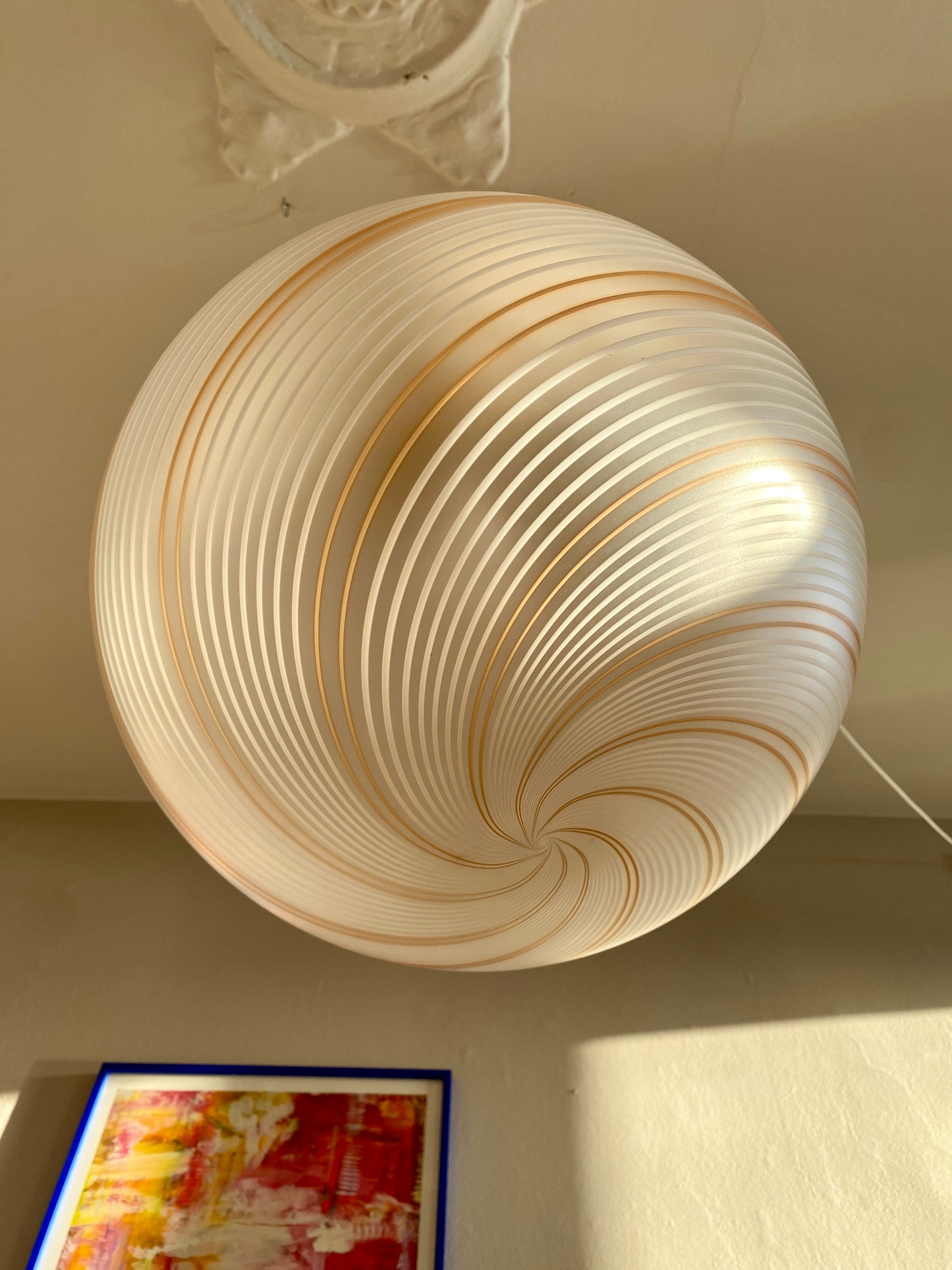 Vintage Murano pendel hvid og amber swirl 40 cm