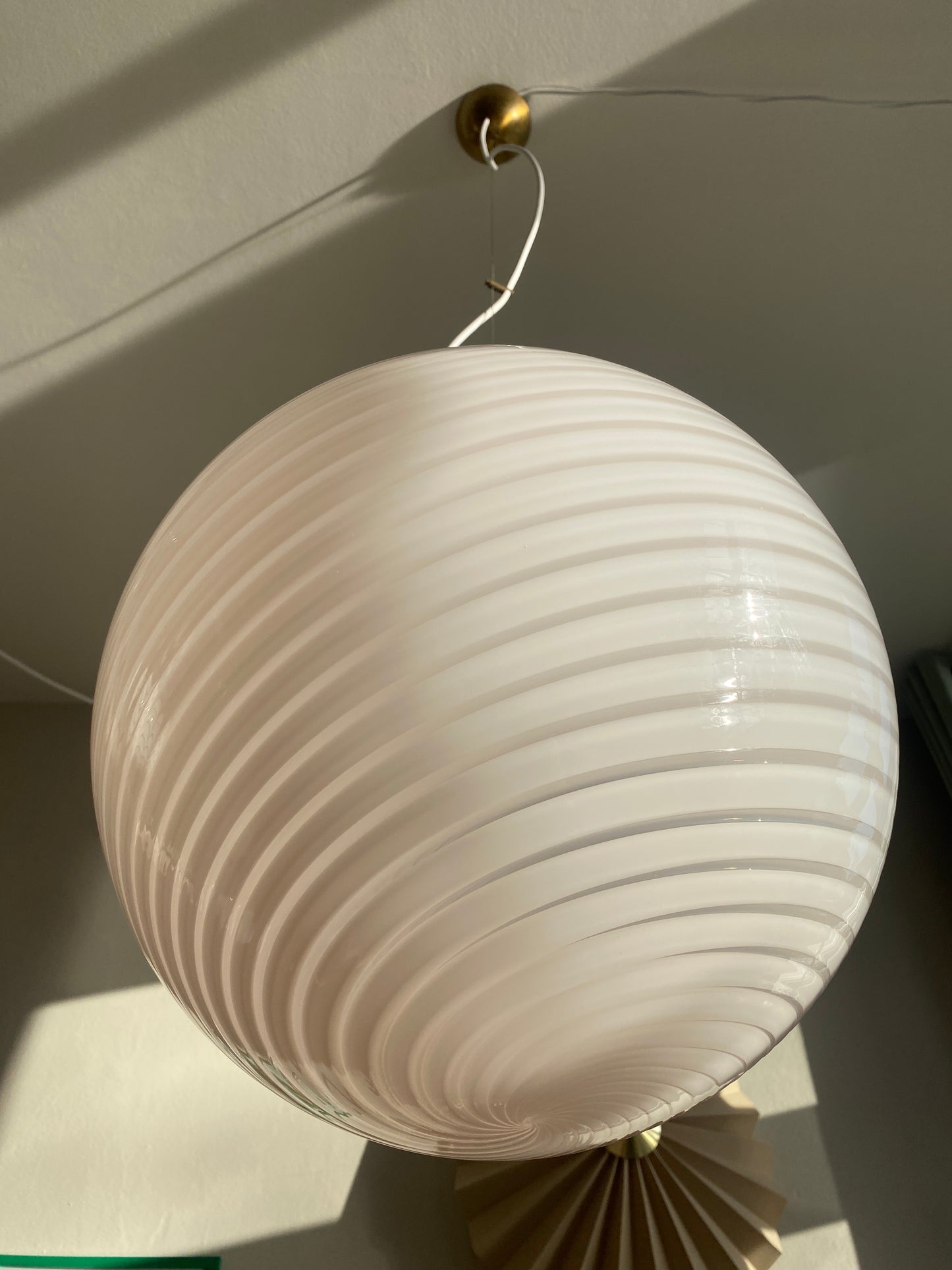 Vintage Murano loftslampe med sart lyserød swirl rigadin 40 cm