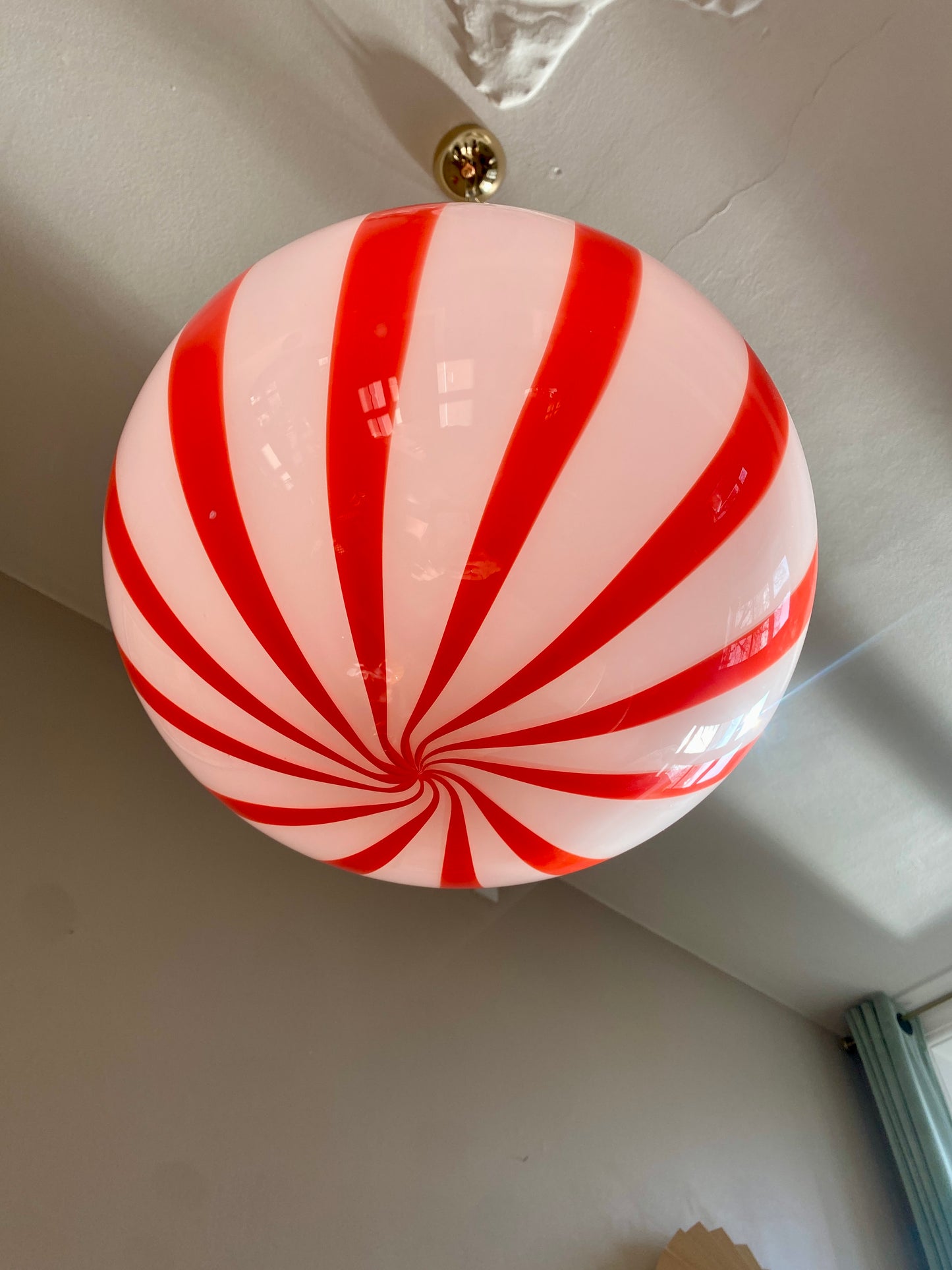 Murano loftslampe med røde vertikale striber i 40 cm