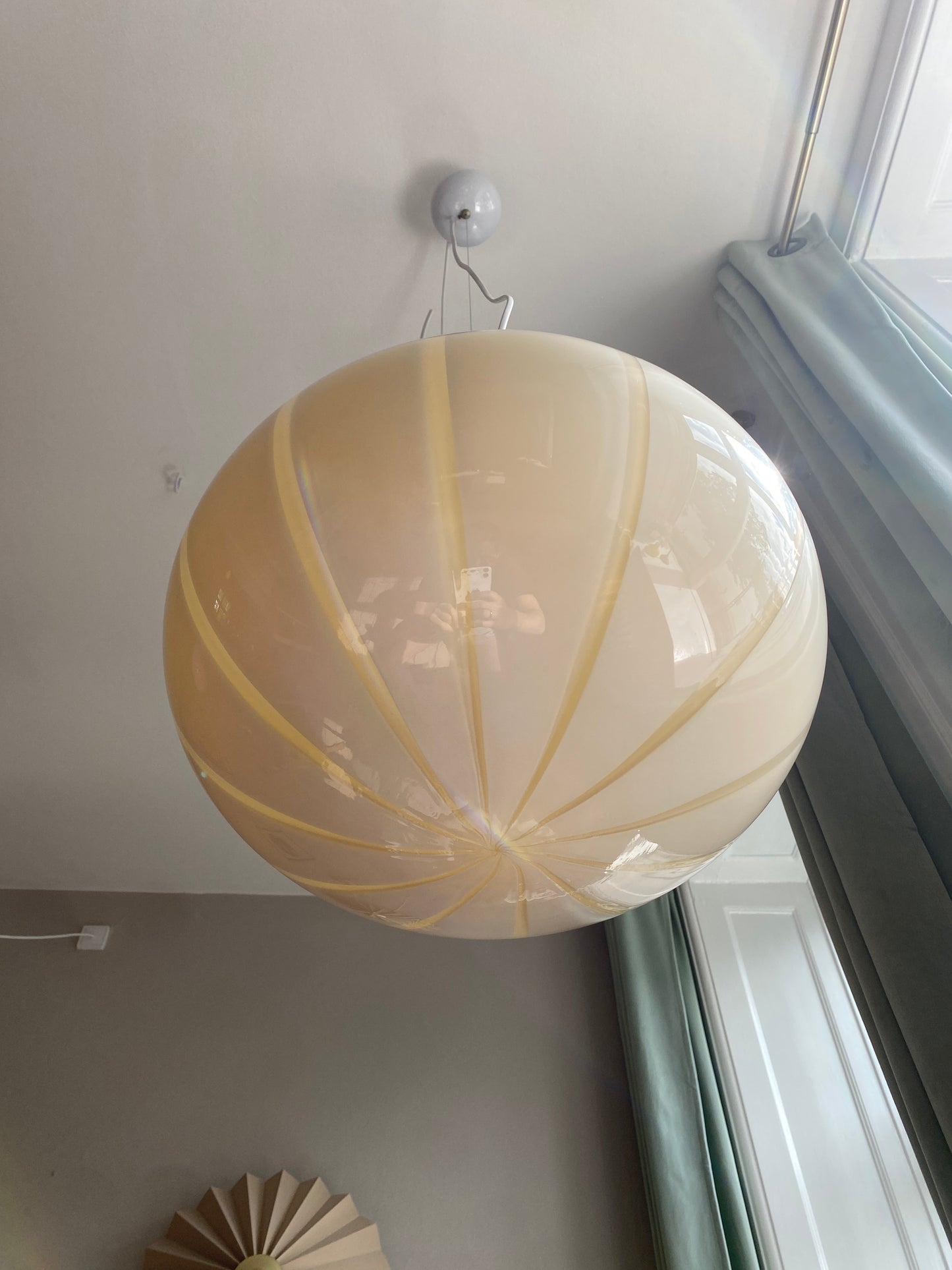 Vintage Murano loftslampe oval i cremegul med vertikalt rigadin