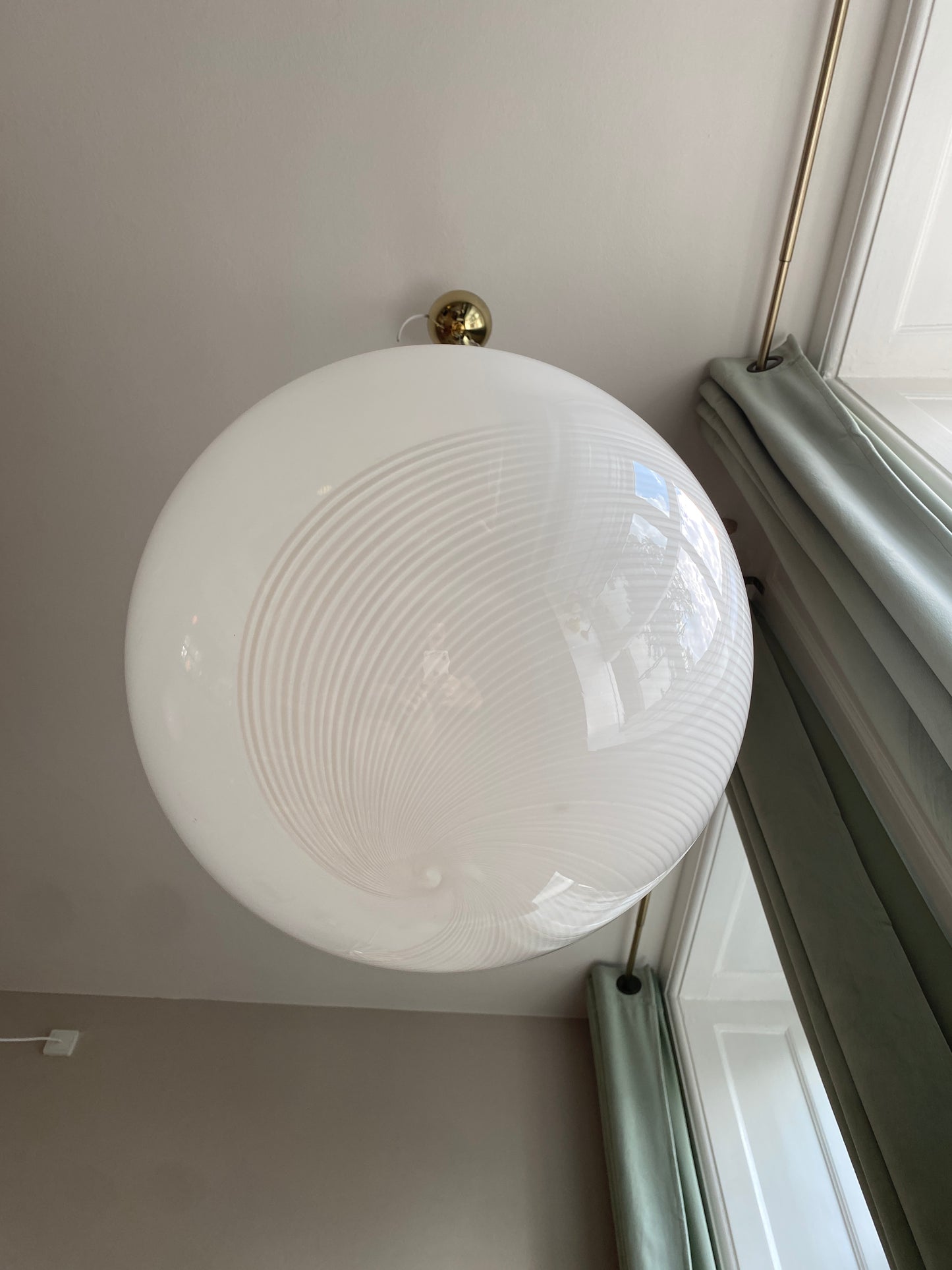 Vintage Murano pendel opalglas med hvidt swirl 40 cm