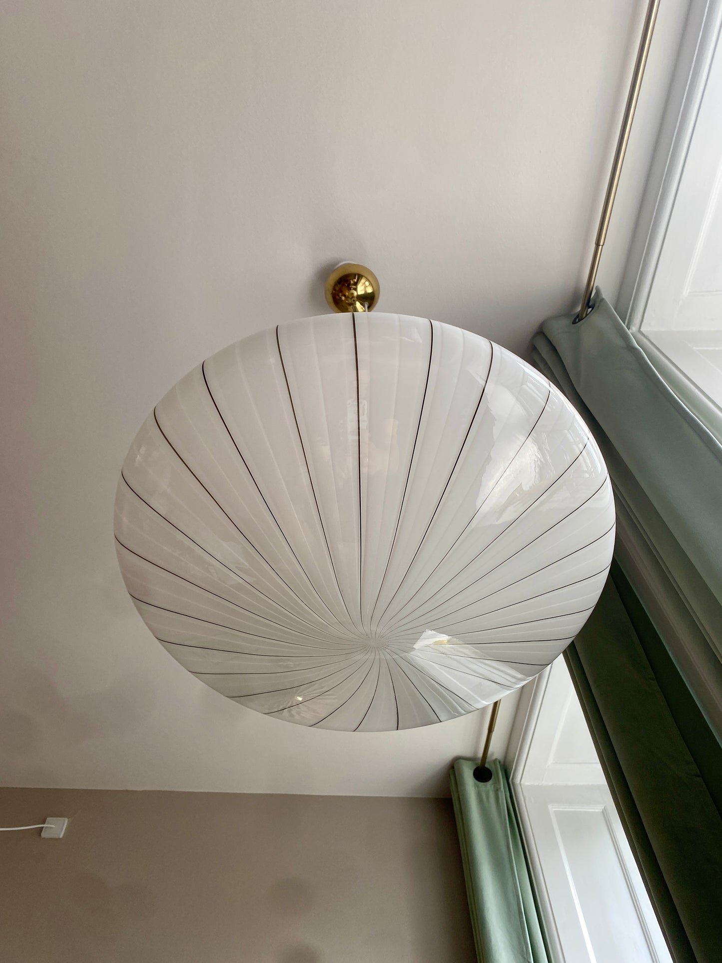 Vintage Murano loftslampe med hvidt og mørkt mønster i 50 cm