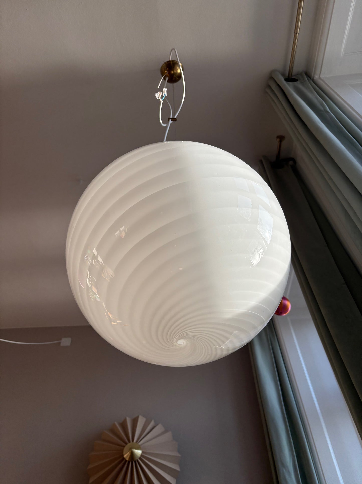 Vintage Murano pendel rund med hvidt swirl 40 cm