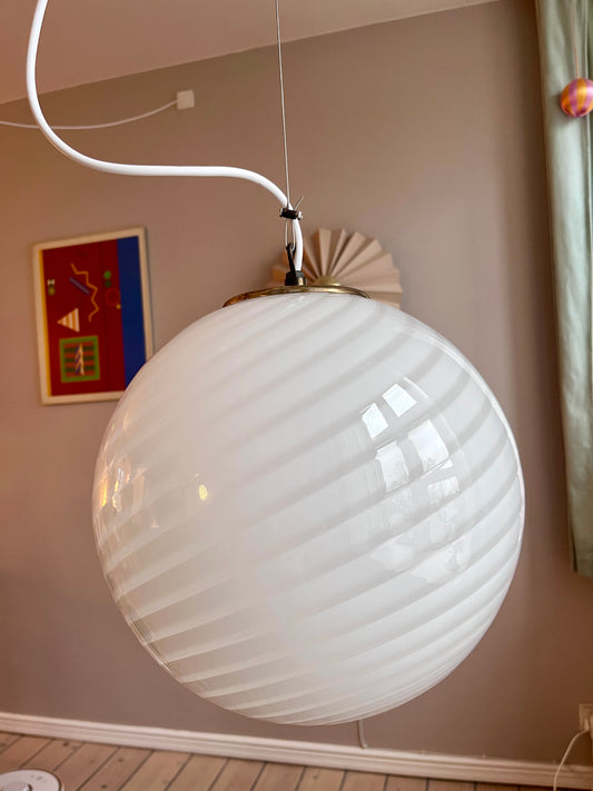 Vintage Murano pendel rund med hvidt swirl 30 cm