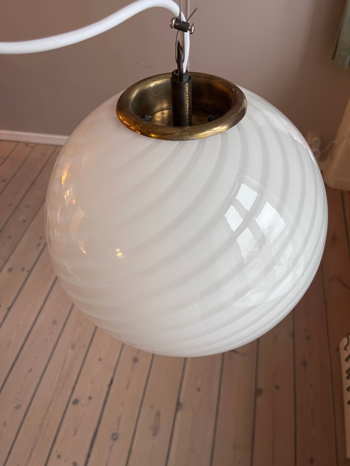 Vintage Murano pendel rund med hvidt swirl 30 cm