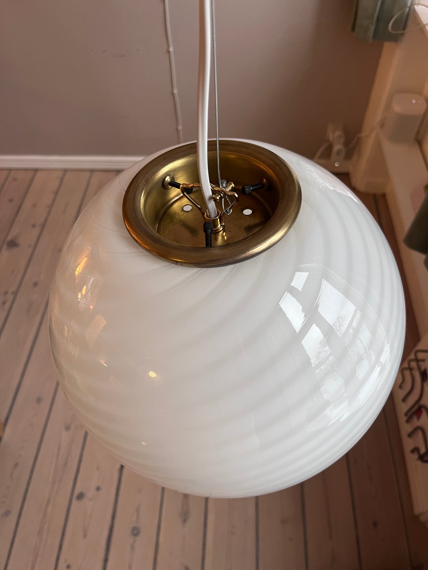 Vintage Murano pendel rund med hvidt swirl 30 cm