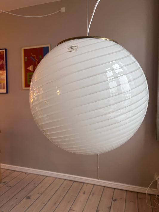 Vintage Murano "Effetre" pendel rund med hvidt swirl 35 cm