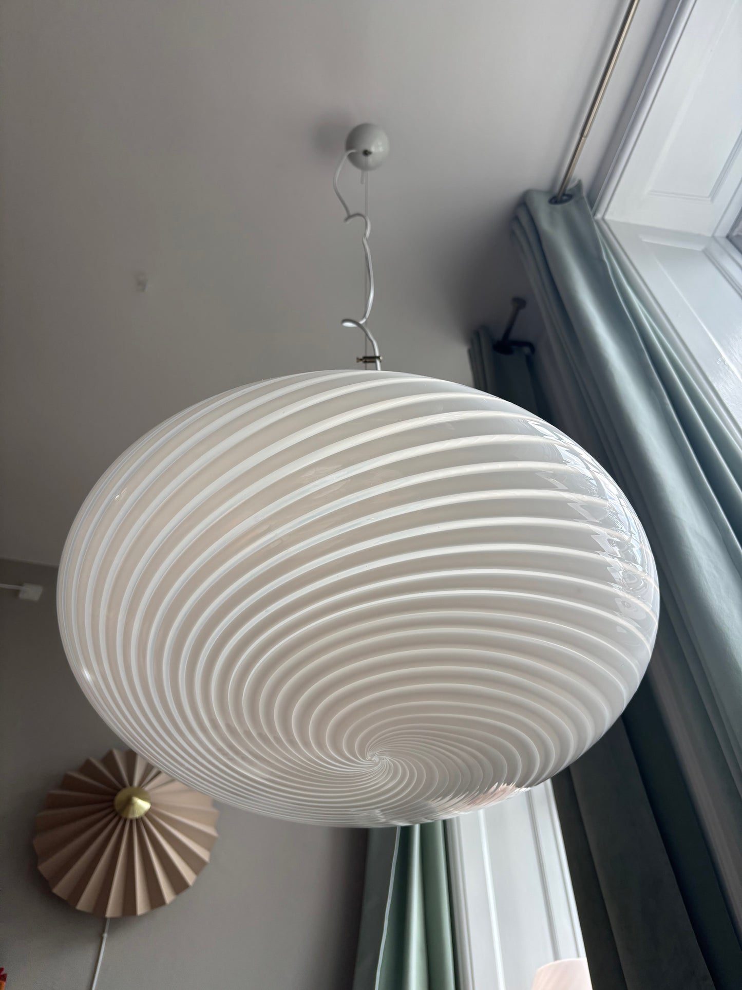 Vintage oval Murano pendel i hvid swirl 50 cm