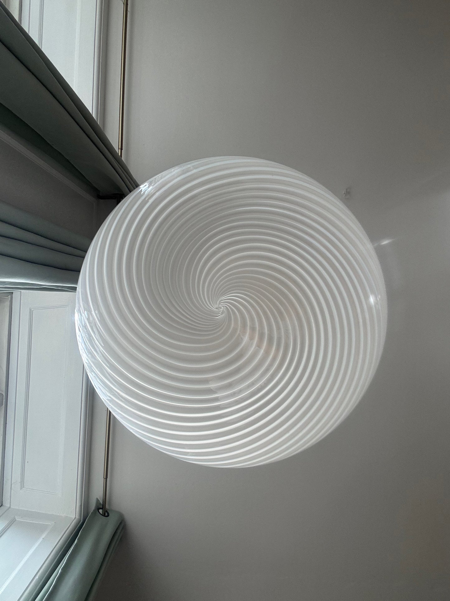 Vintage oval Murano pendel i hvid swirl 50 cm