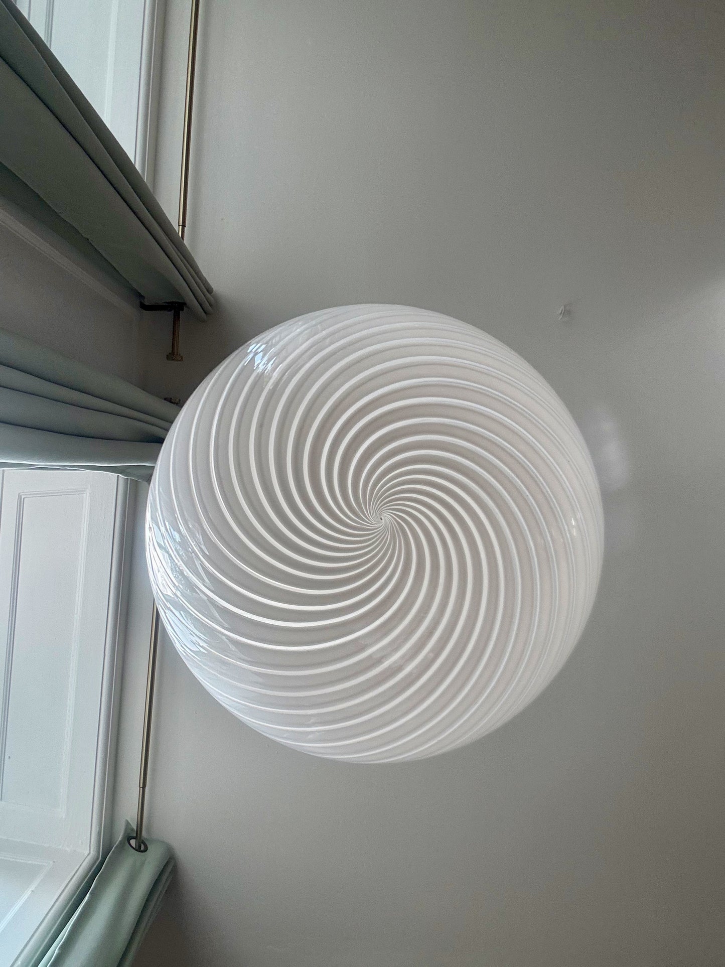 Vintage oval Murano pendel i hvid swirl 40 cm