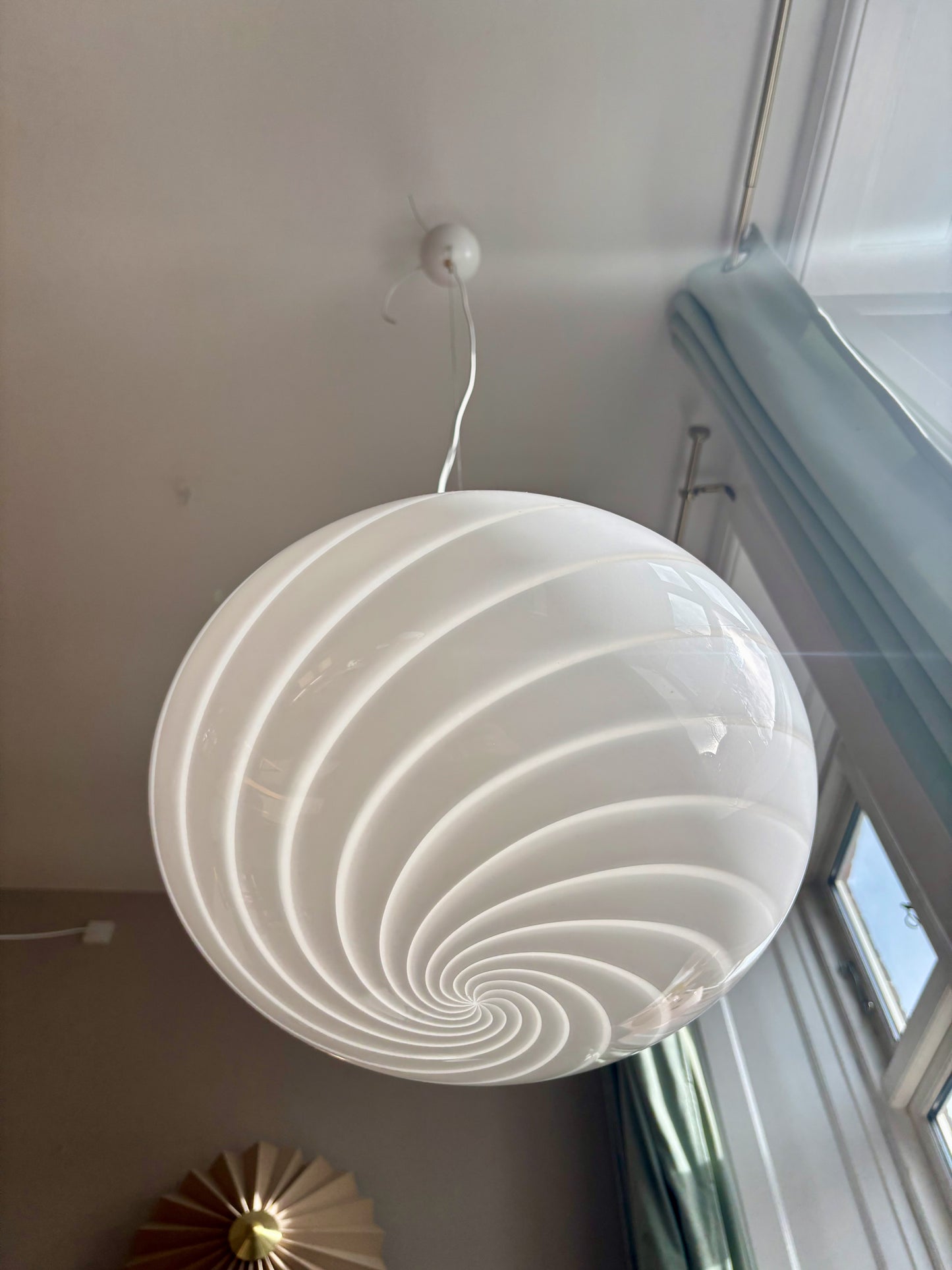Vintage oval Murano pendel i hvid swirl 37 cm