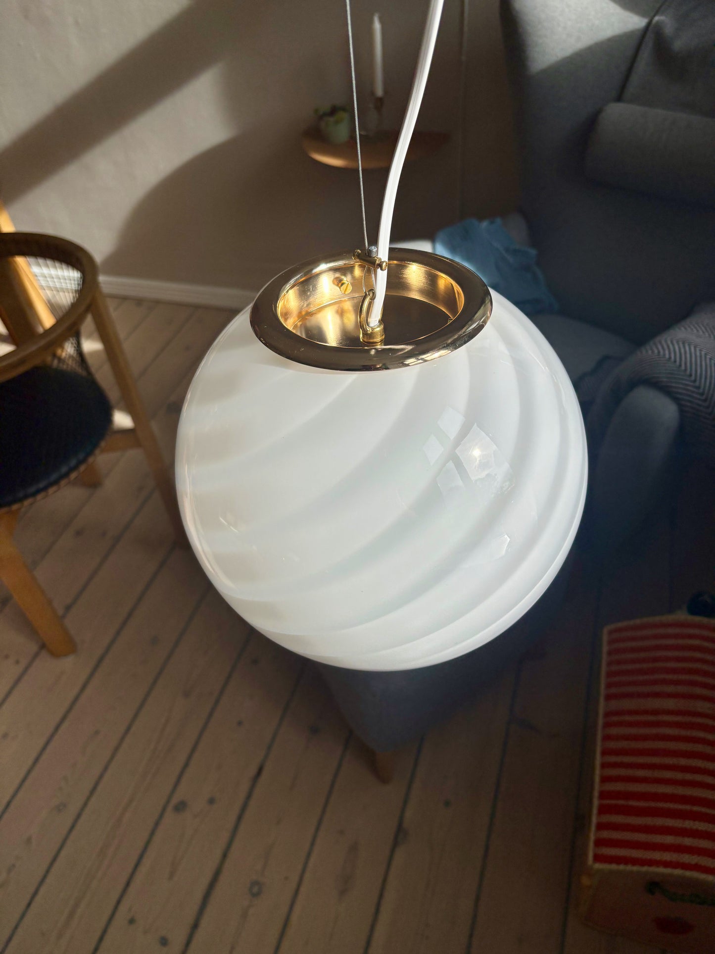 Vintage Murano pendel rund med hvidt swirl 25 cm