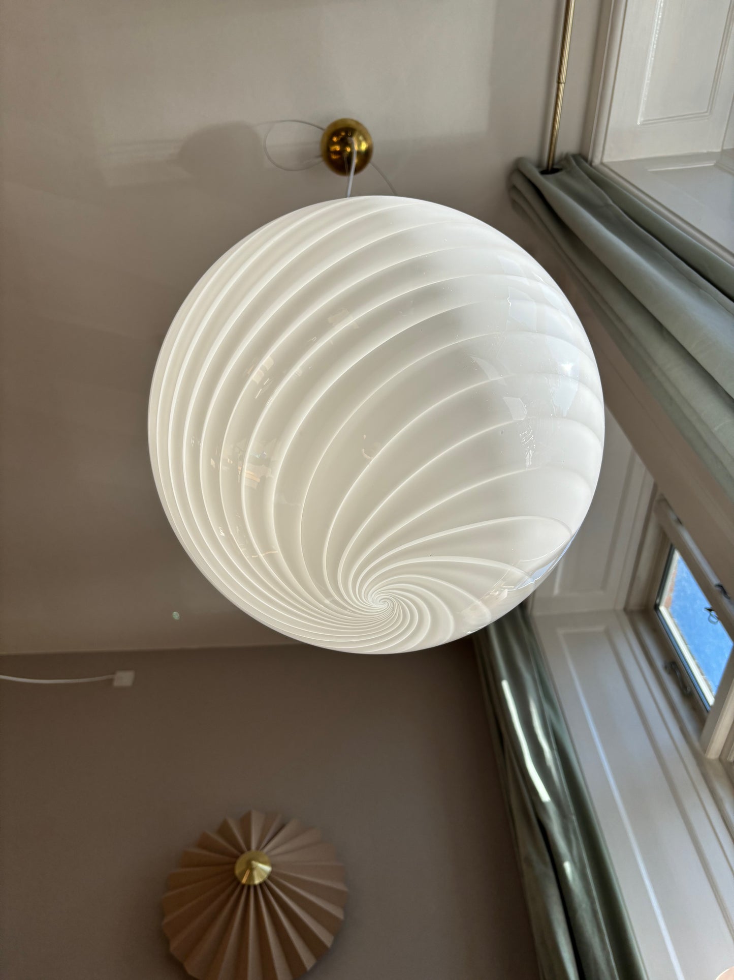 Vintage Murano pendel rund med hvidt swirl 40 cm