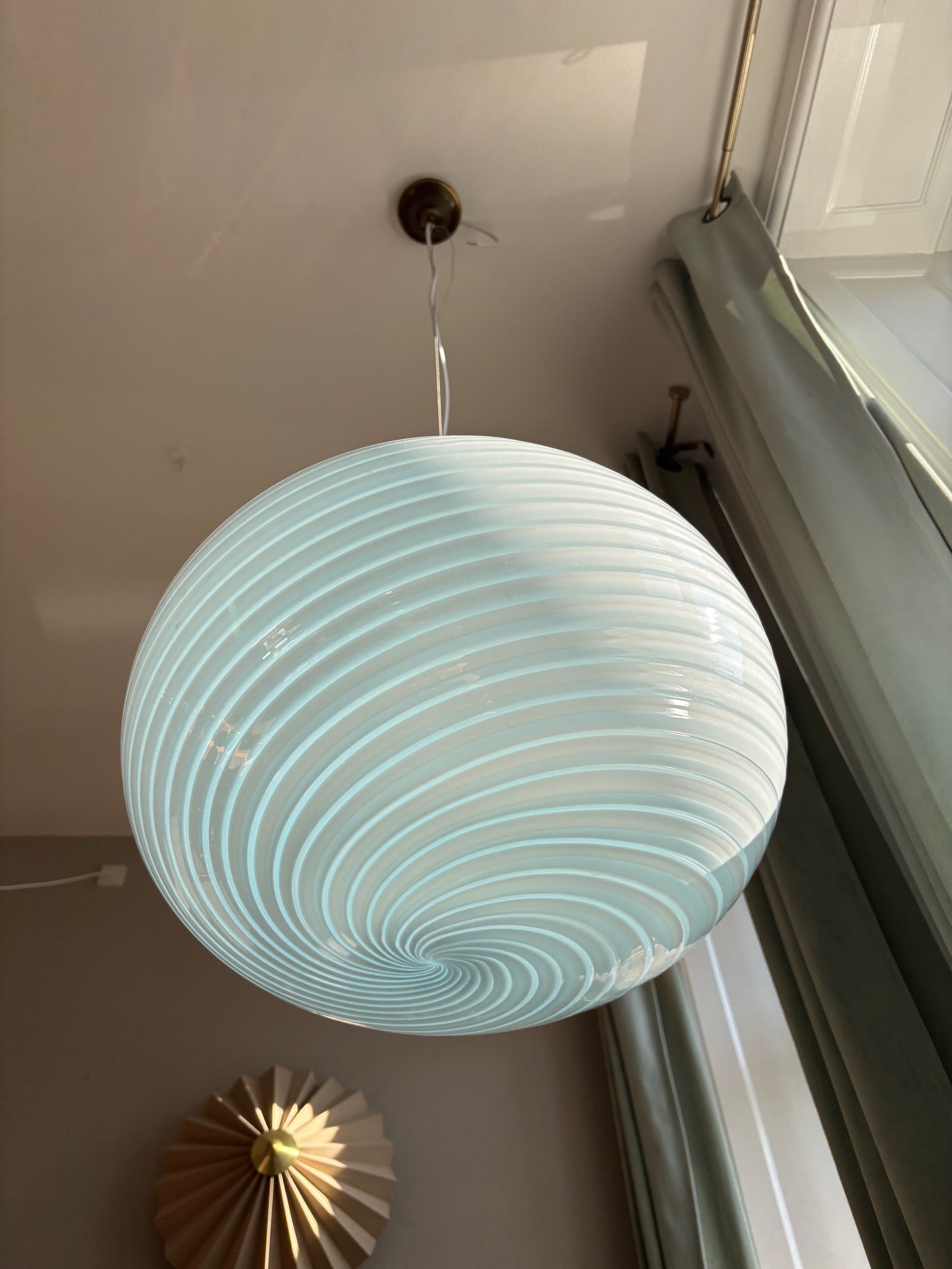 Kæmpe oval vintage Murano pendel i cloud blå swirl 47 cm