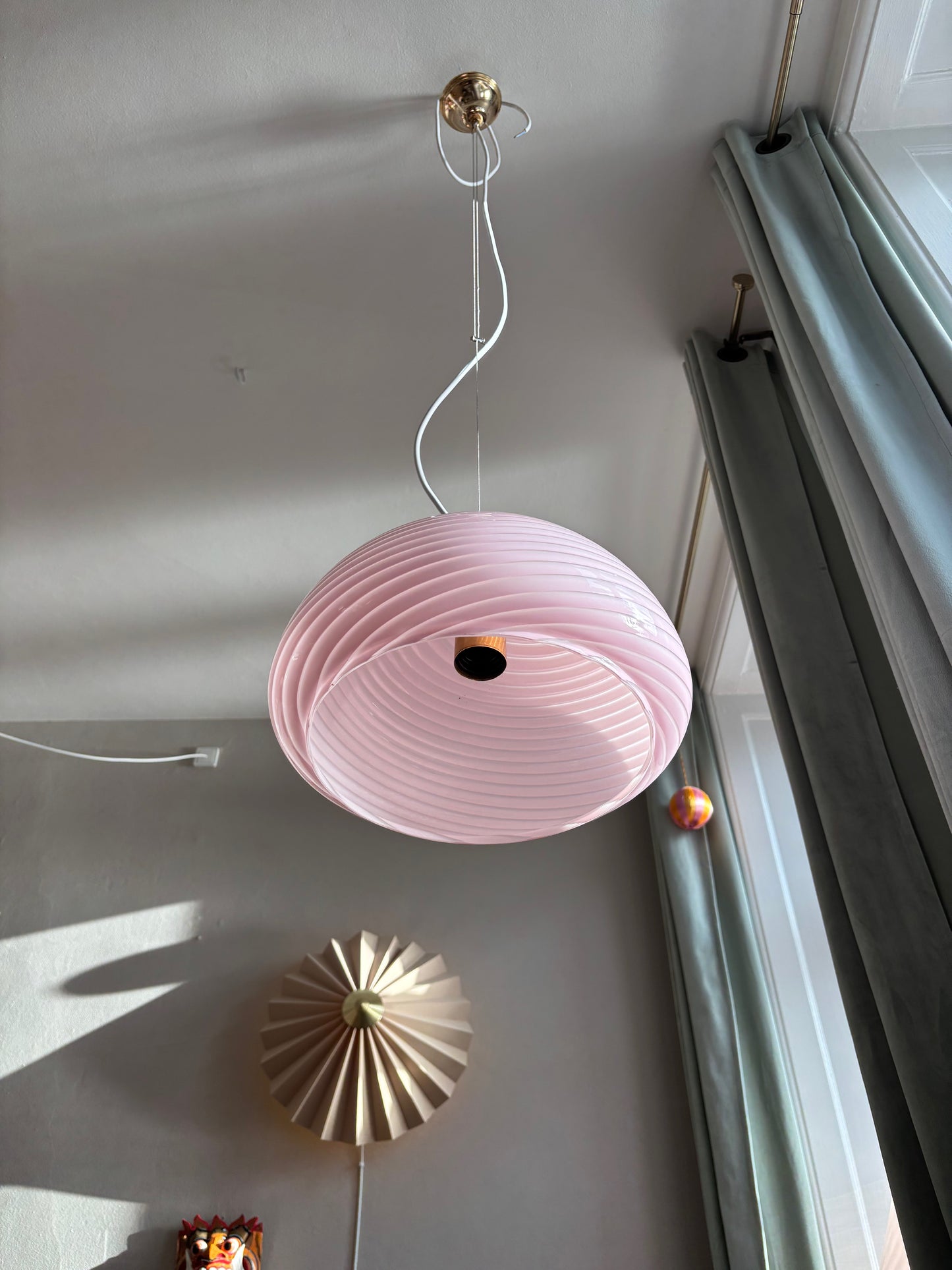 Vintage Murano pendel oval med lyserødt swirl 37 cm