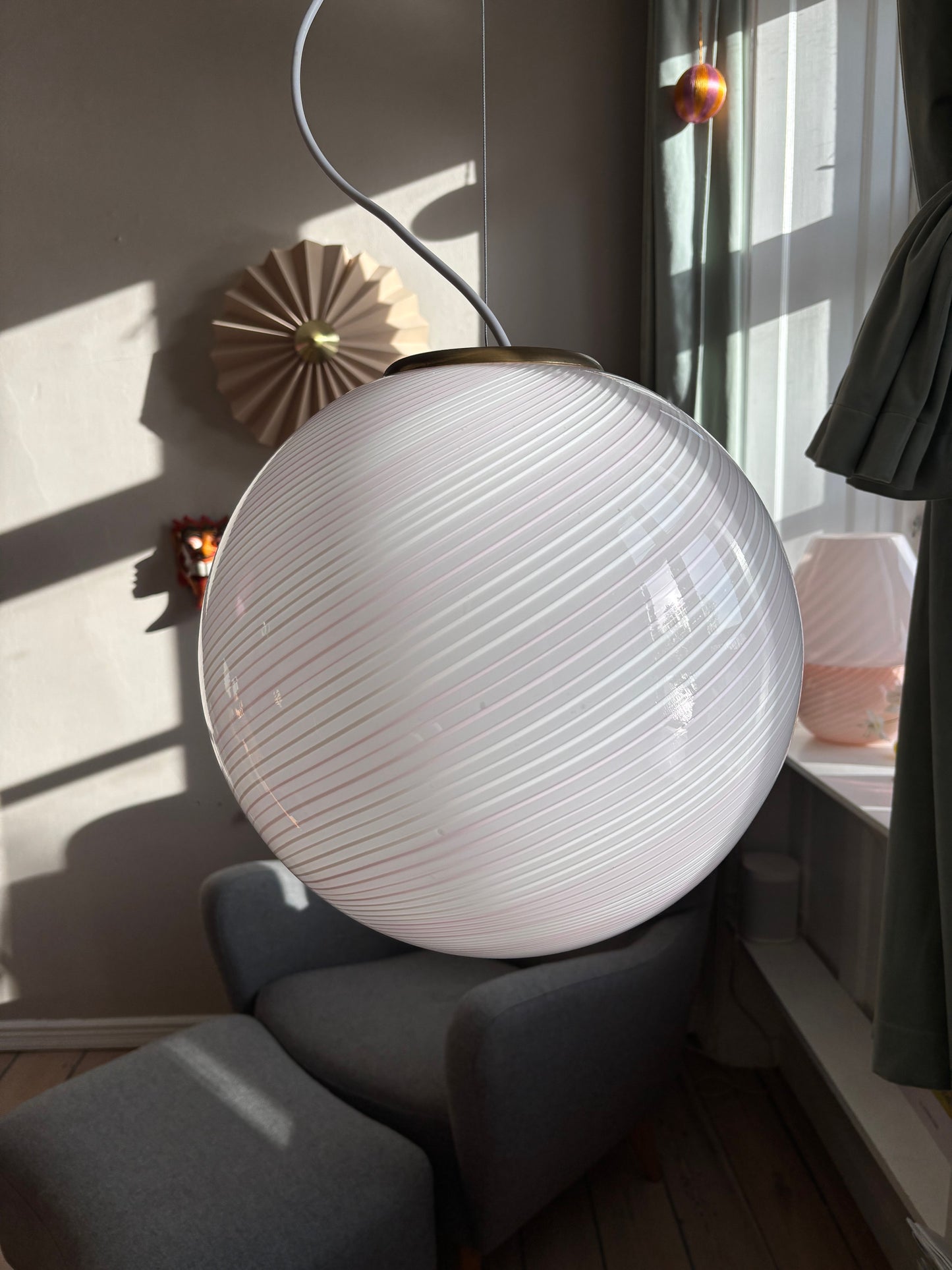 Vintage Murano loftslampe hvid med lyserødt og hvidt swirl 35 cm