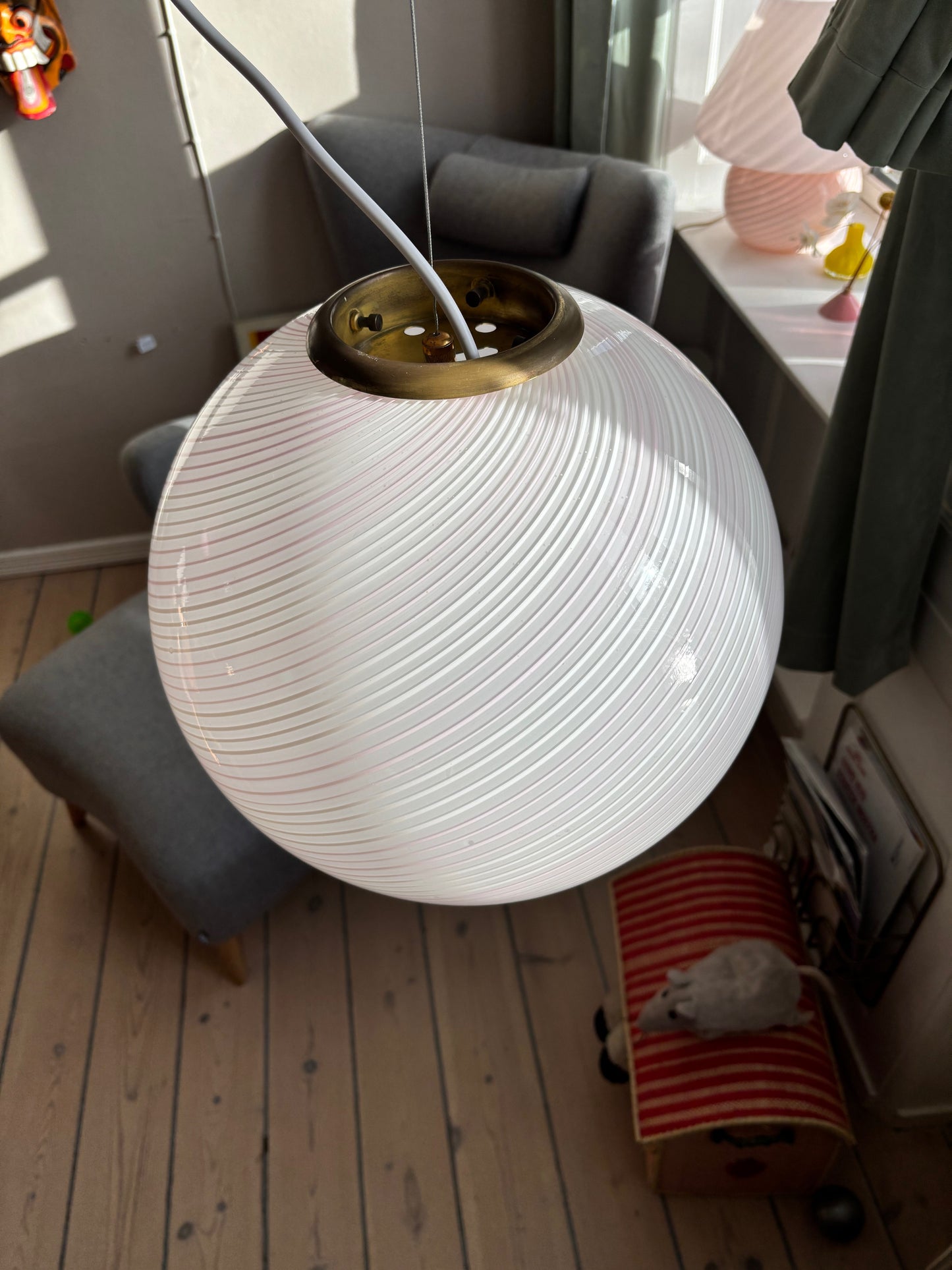 Vintage Murano loftslampe hvid med lyserødt og hvidt swirl 35 cm