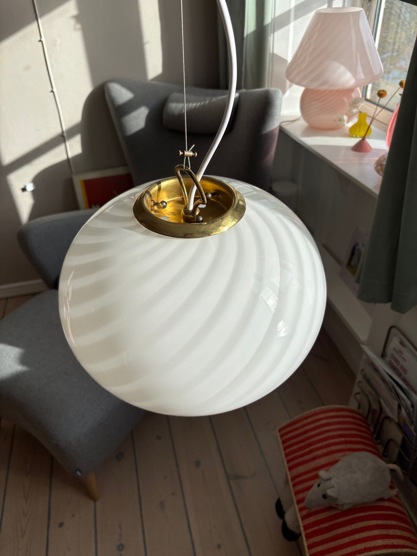 Vintage oval Murano pendel i hvid swirl 30 cm