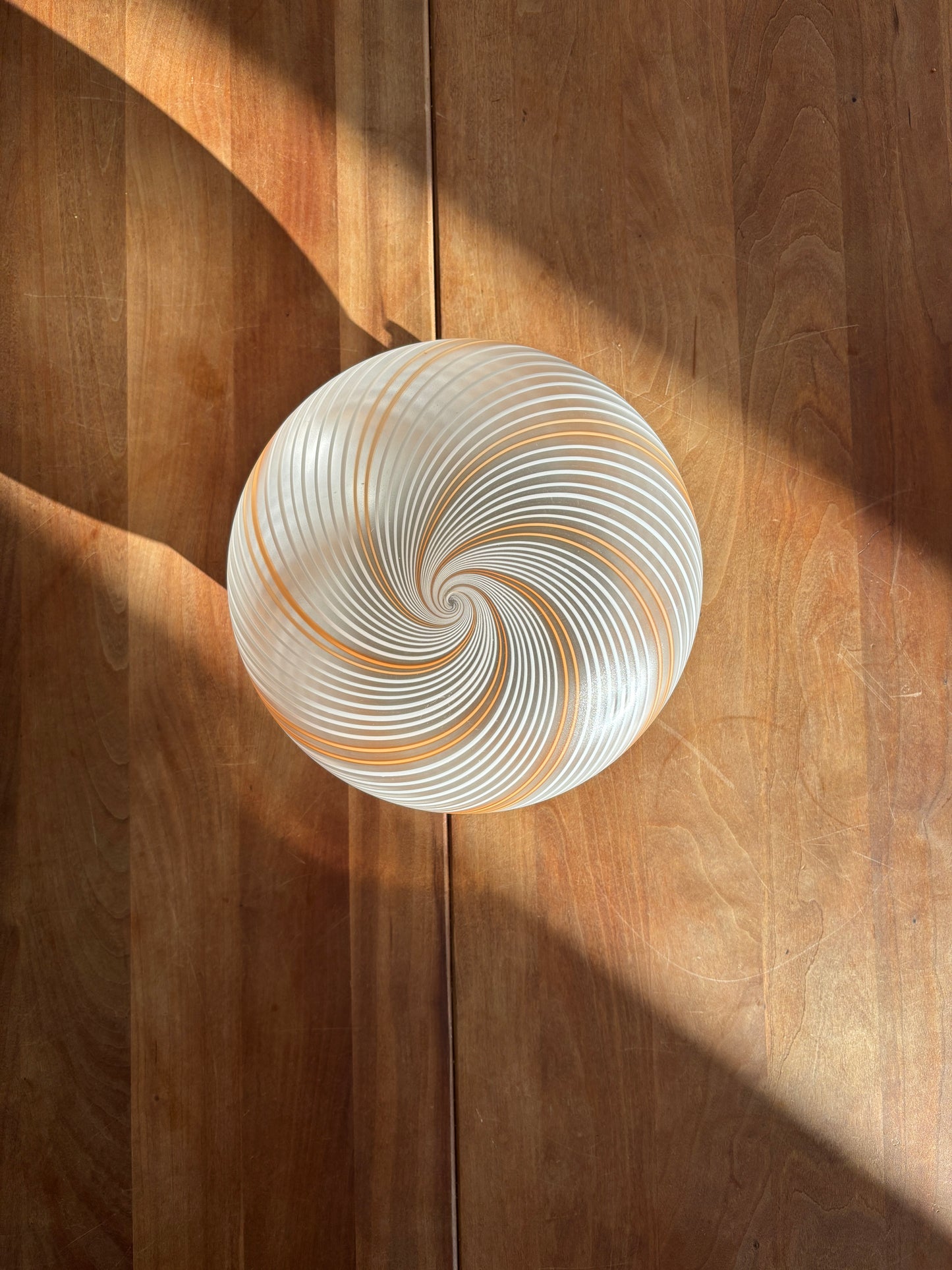 Vintage Murano plafond med hvidt og brunt swirl 23 cm