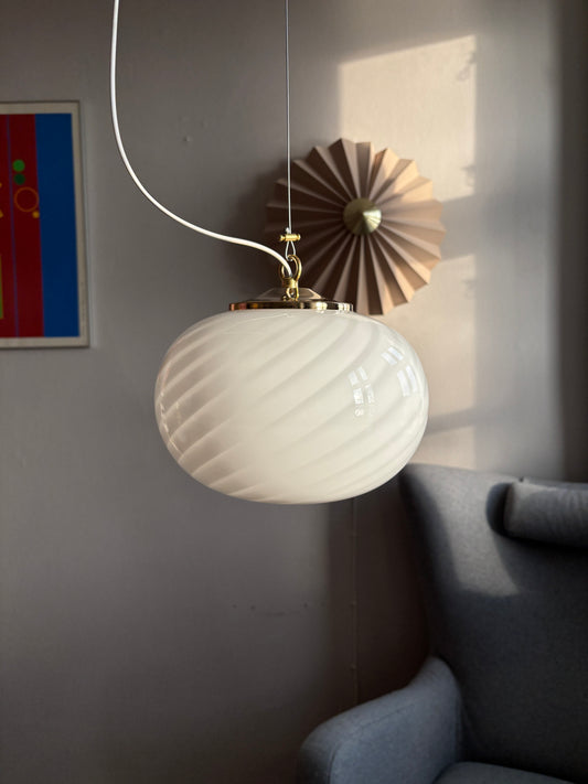 Vintage Murano pendel oval med hvidt swirl 22 cm