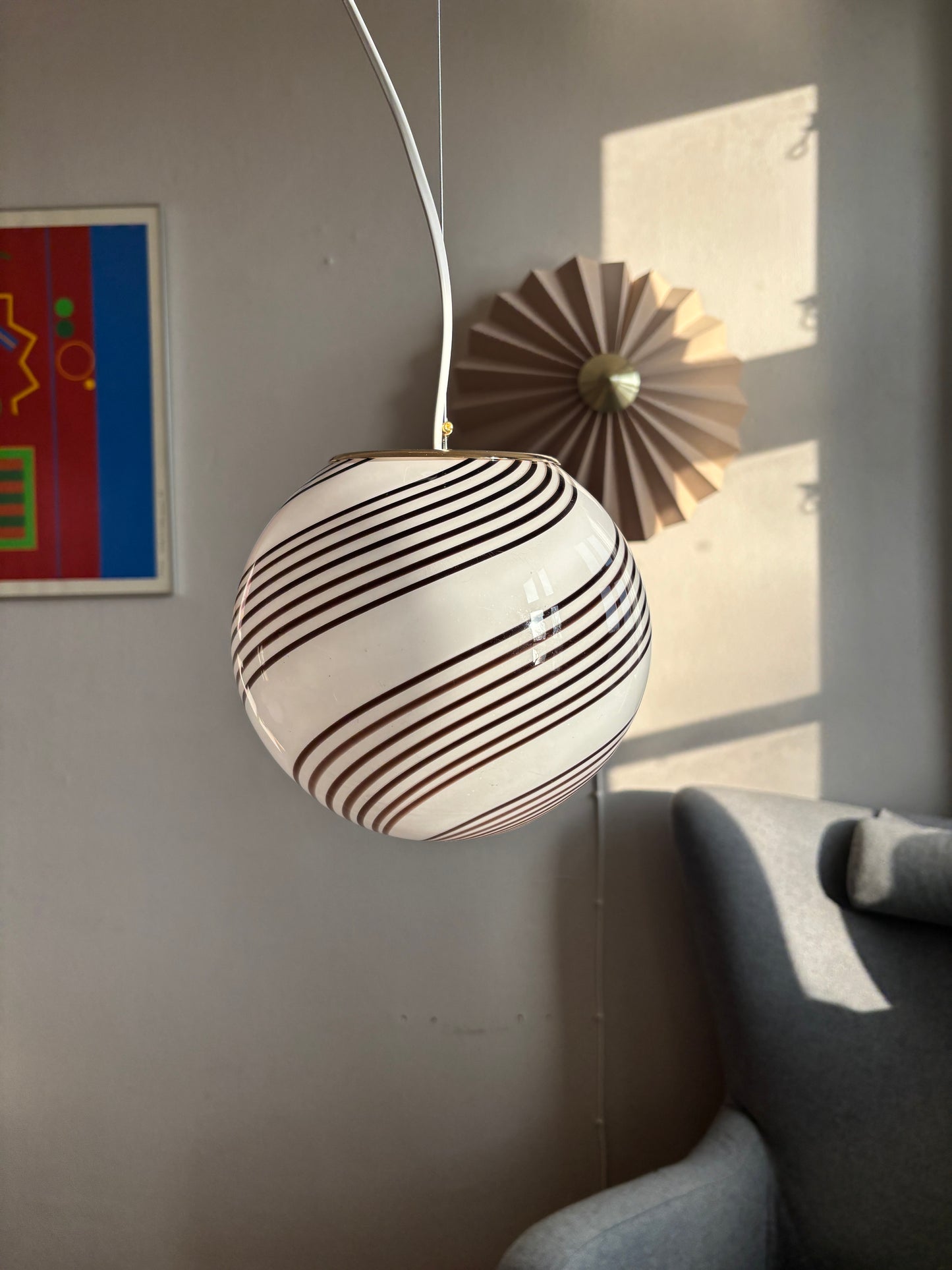 Vintage Murano pendel hvid opalglas med rødbrunt swirl 20 cm