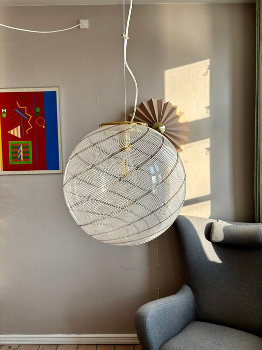 Vintage Murano pendel med hvid og sort swirl i transparent glas 40 cm