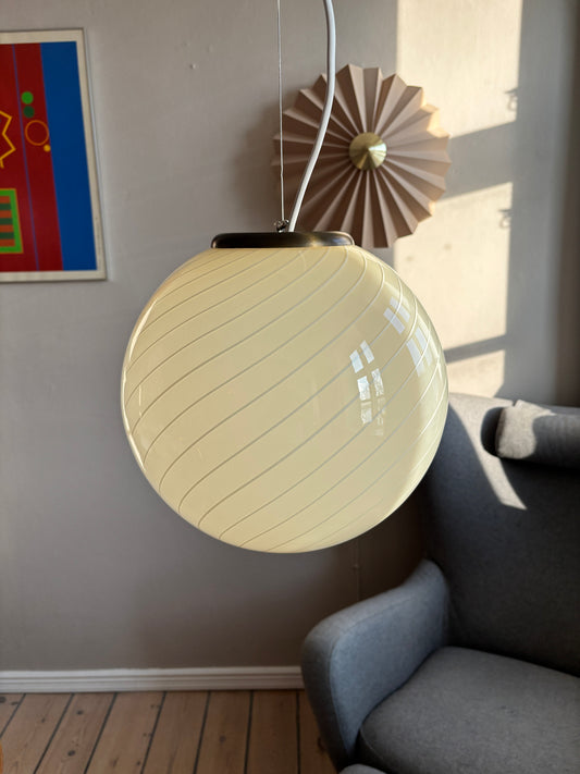 Vintage Murano loftslampe i cremegul med hvidt swirl 30 cm
