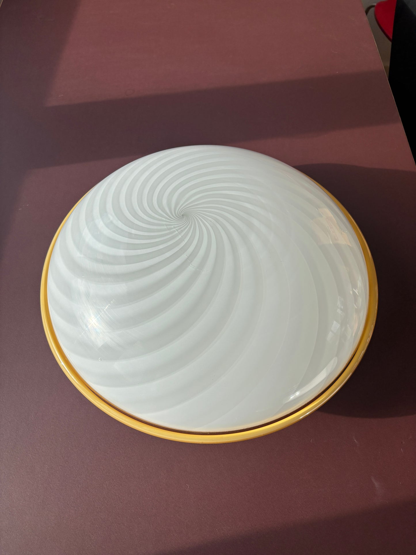 Vintage Murano plafond med hvidt swirl og gul kant 40 cm