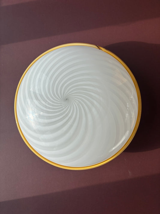 Vintage Murano plafond med hvidt swirl og gul kant 40 cm