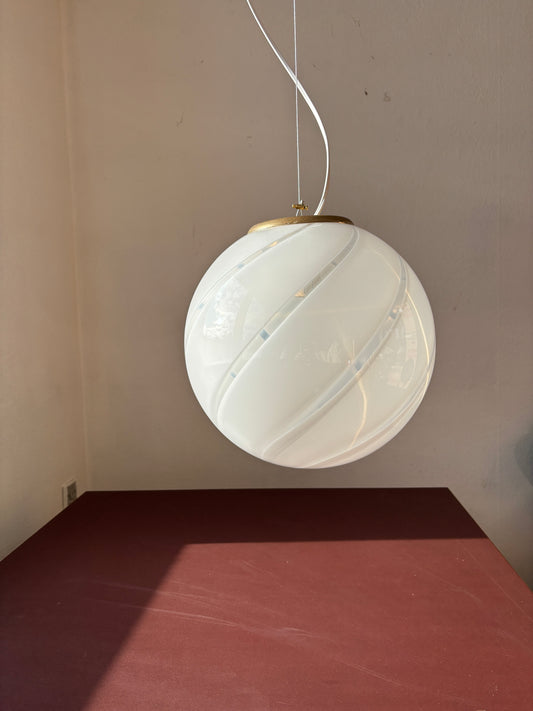Vintage Murano pendel rund med hvidt swirl 30 cm
