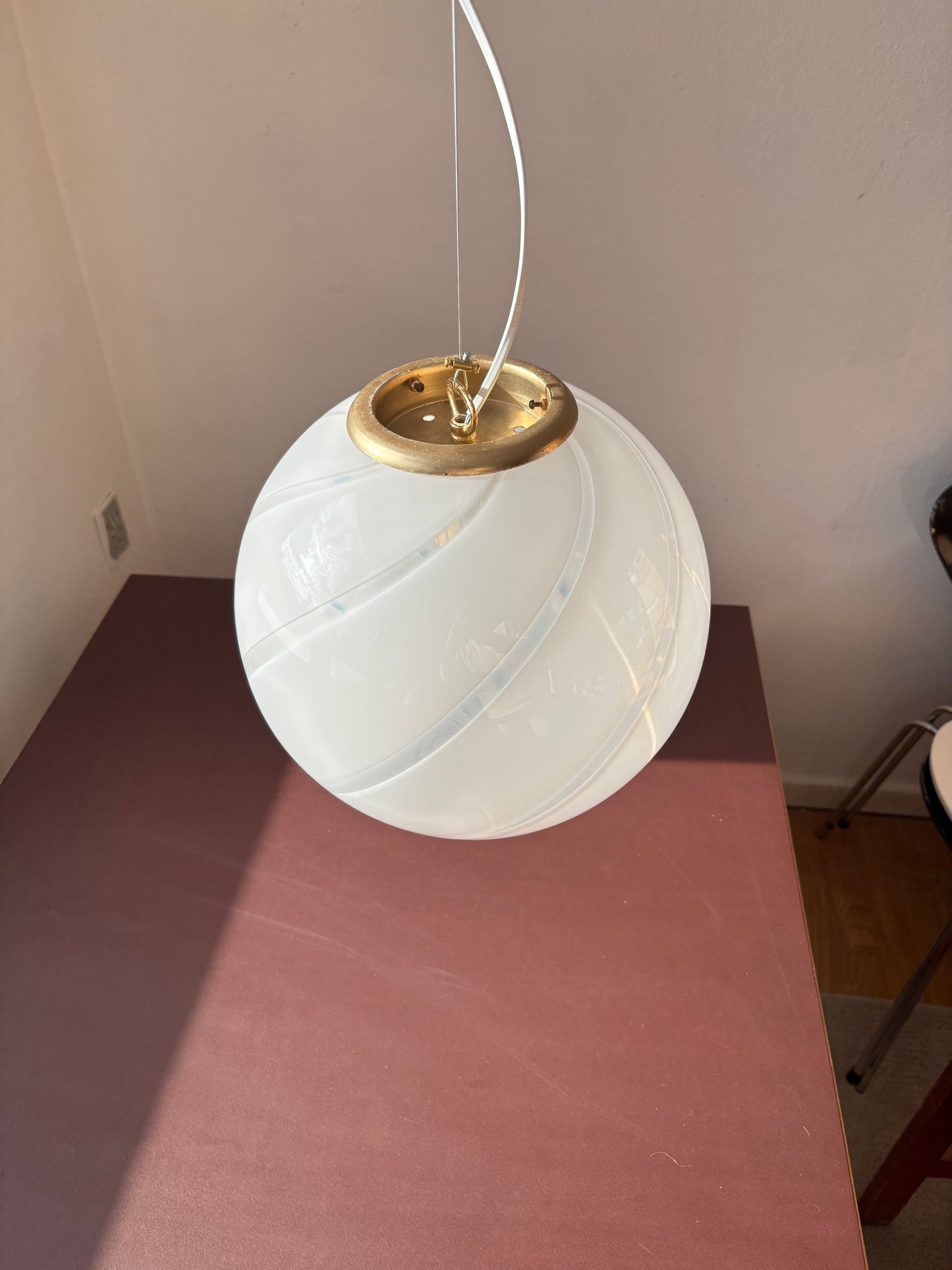 Vintage Murano pendel rund med hvidt swirl 30 cm