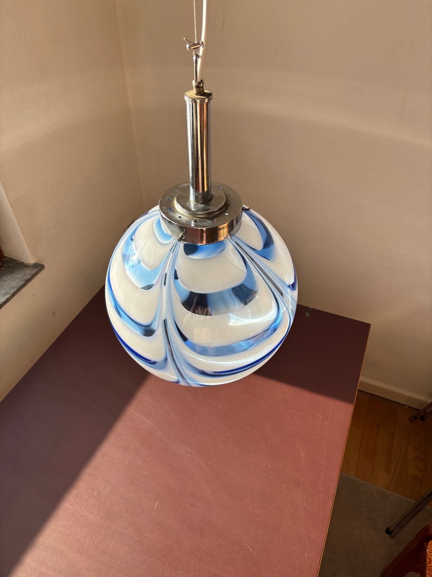 Vintage Murano pendel blåt og hvidt mønster 30 cm