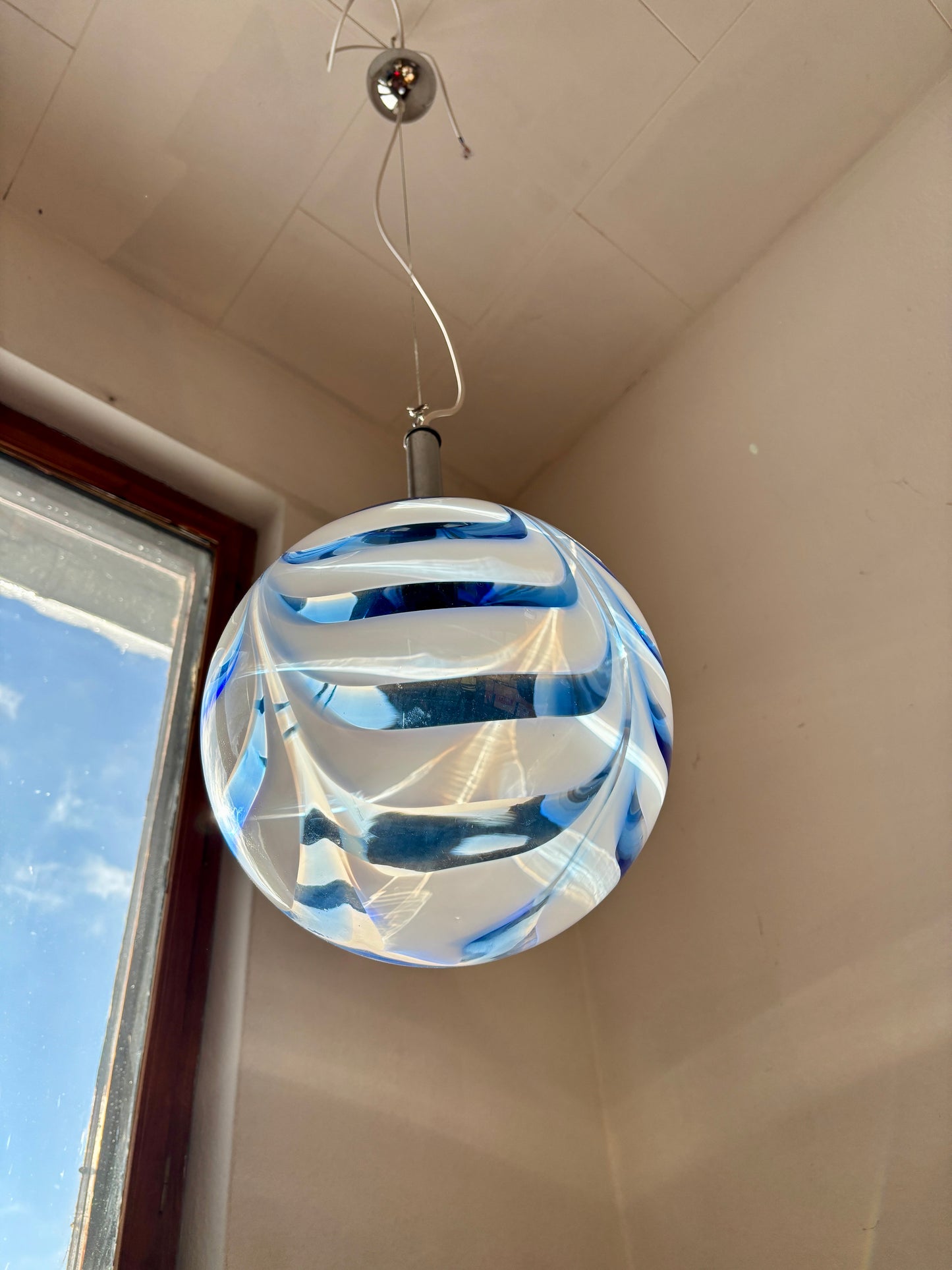 Vintage Murano pendel blåt og hvidt mønster 30 cm