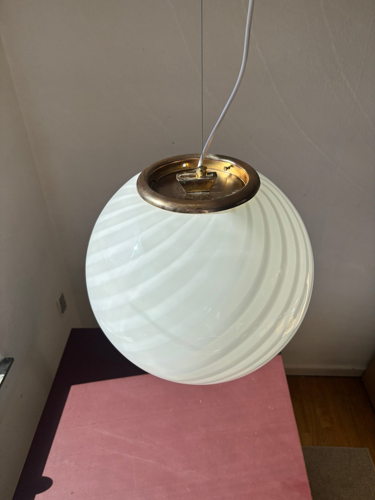 Vintage Murano pendel rund med hvidt swirl 40 cm